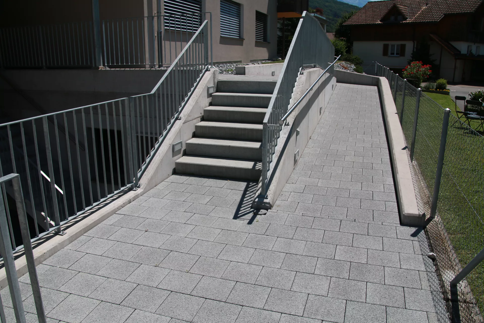 CARENA Sickerstein fino mit Nocken grau haufwerksporig gefast L 12.5 cm B 12.5 cm H 8 cm