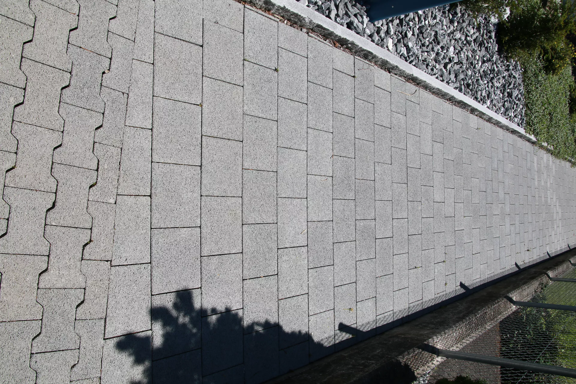 CARENA Sickerstein fino mit Nocken grau haufwerksporig gefast L 12.5 cm B 12.5 cm H 8 cm