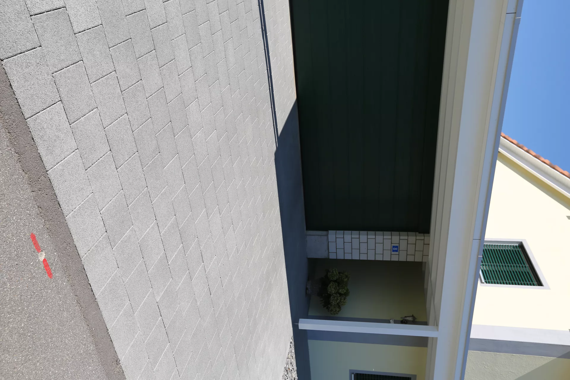 CARENA Sickerstein fino mit Nocken grau haufwerksporig gefast L 25 cm B 25 cm H 8 cm