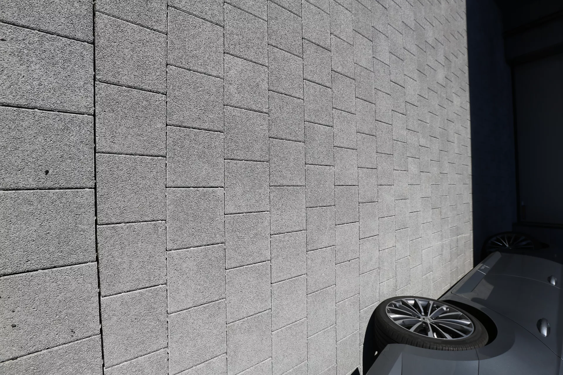 CARENA Sickerstein fino mit Nocken grau haufwerksporig gefast L 25 cm B 25 cm H 8 cm