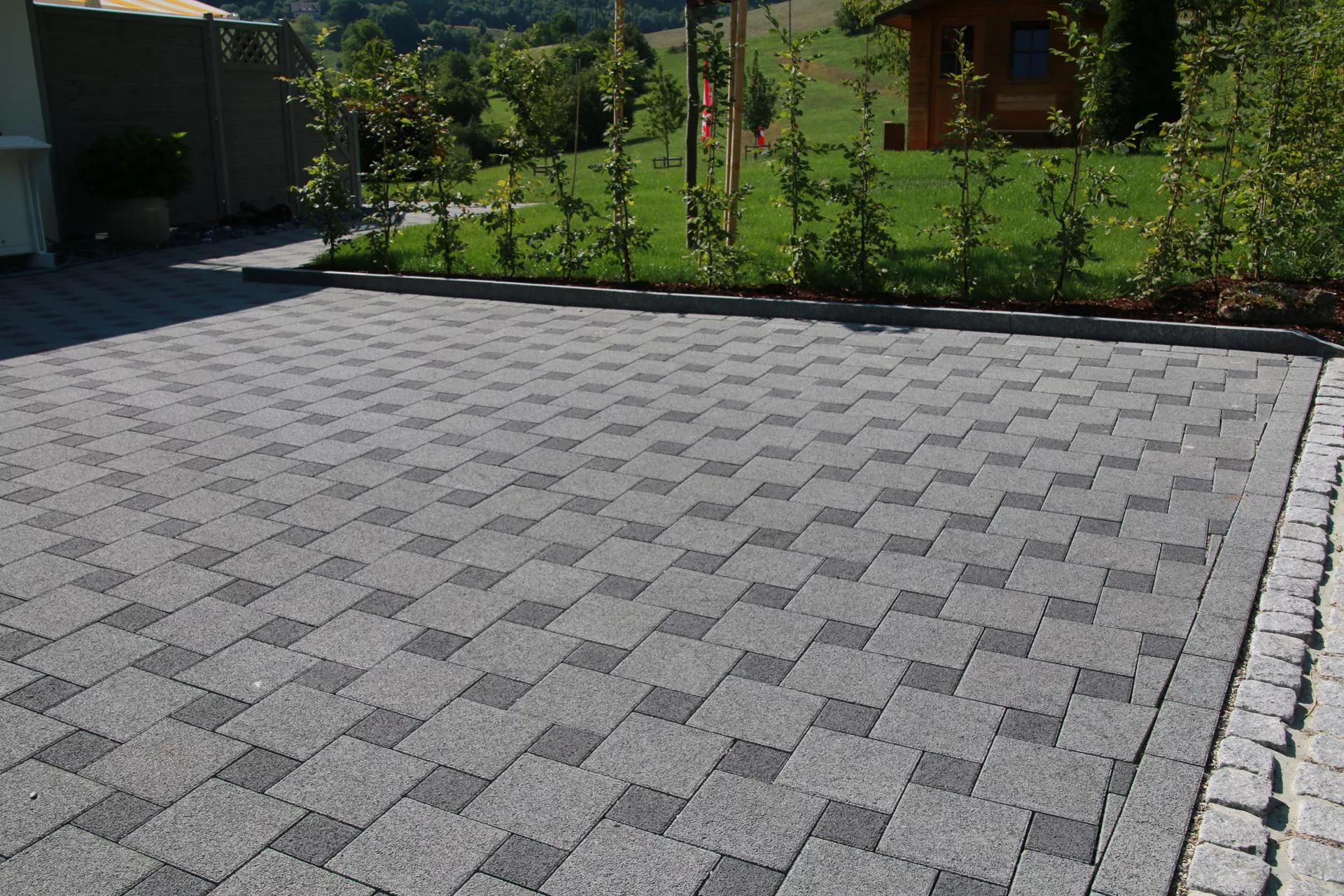 CARENA Sickerstein fino mit Nocken grau haufwerksporig gefast L 25 cm B 25 cm H 8 cm