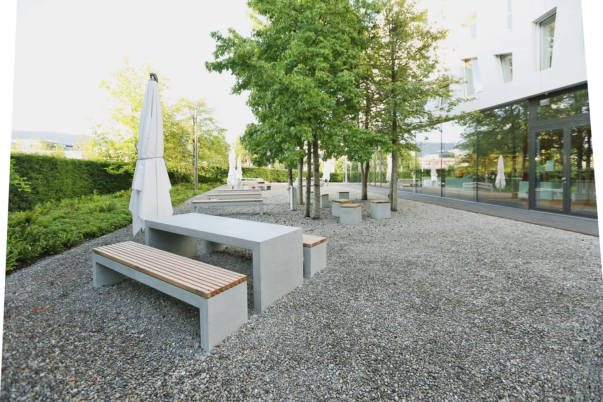 INTERMEZZO Tisch standard grau glatt vollkantig bewehrt L 220 cm B 80 cm H 75 cm W 10 cm