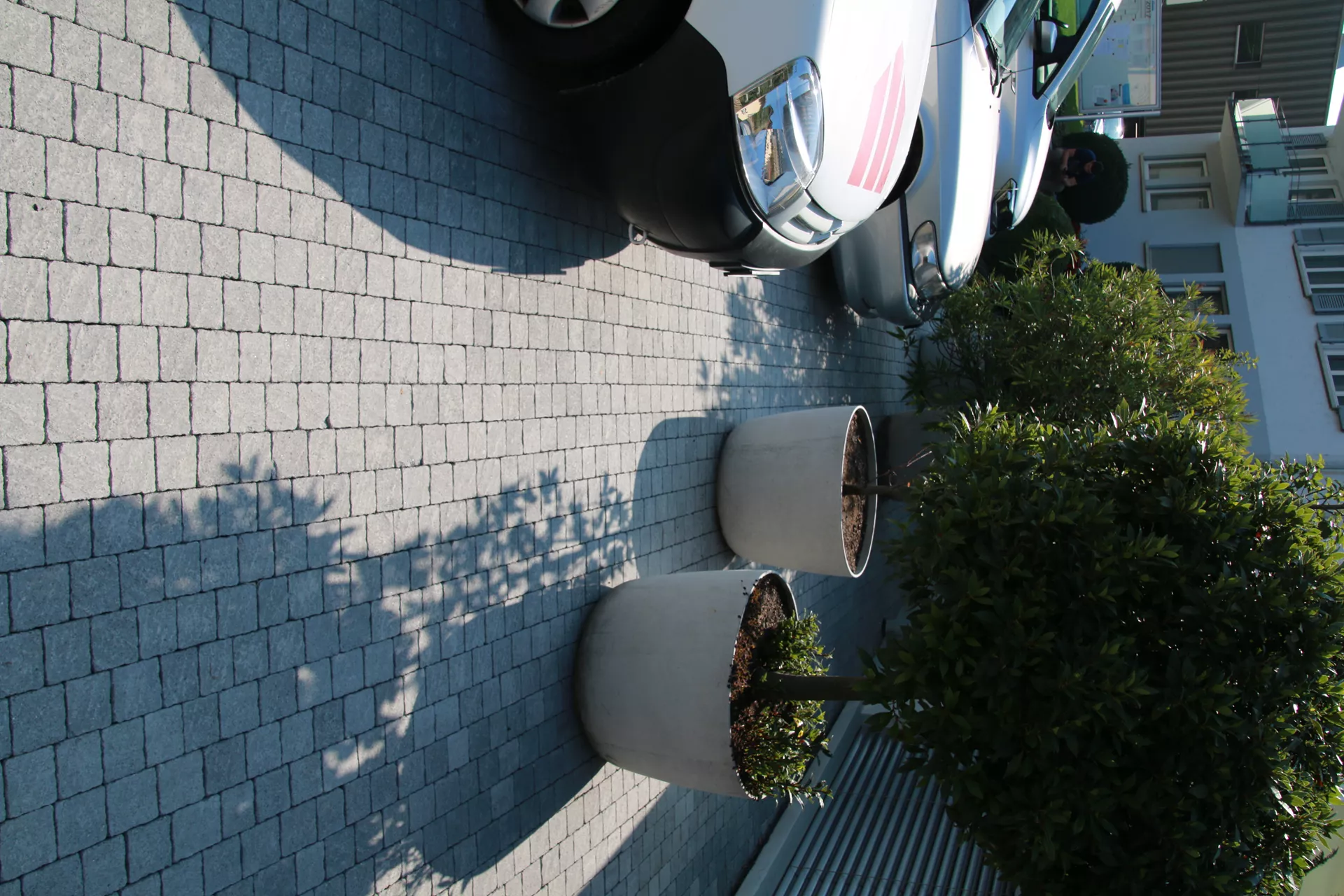 FRIEDA Pflasterstein perlgrau strukturiert Kanten gebr. L 8.8-11.8 cm B 9.8 cm H 7 cm