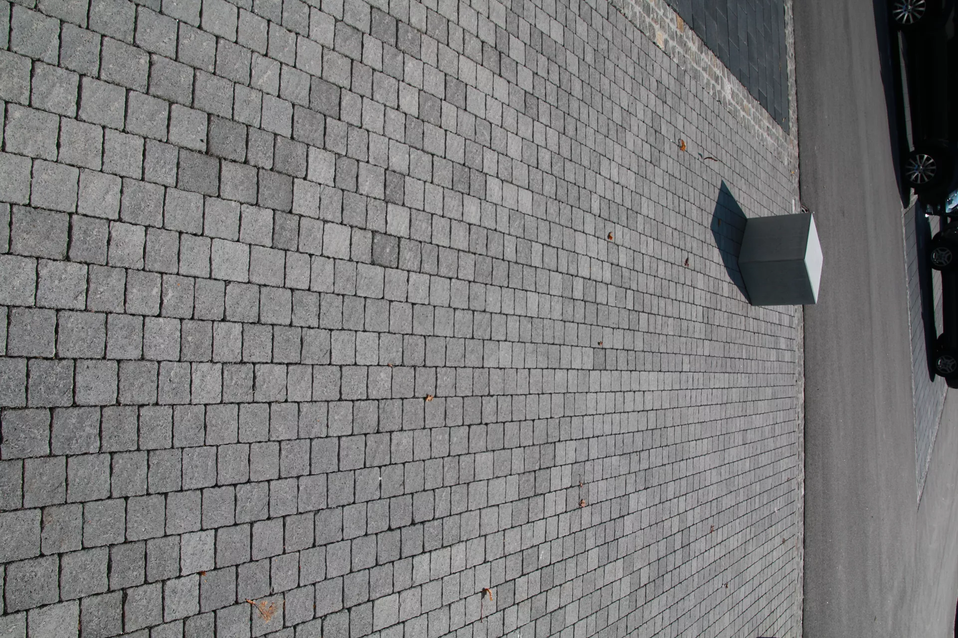 FRIEDA Pflasterstein perlgrau strukturiert Kanten gebr. L 8.8-11.8 cm B 9.8 cm H 7 cm