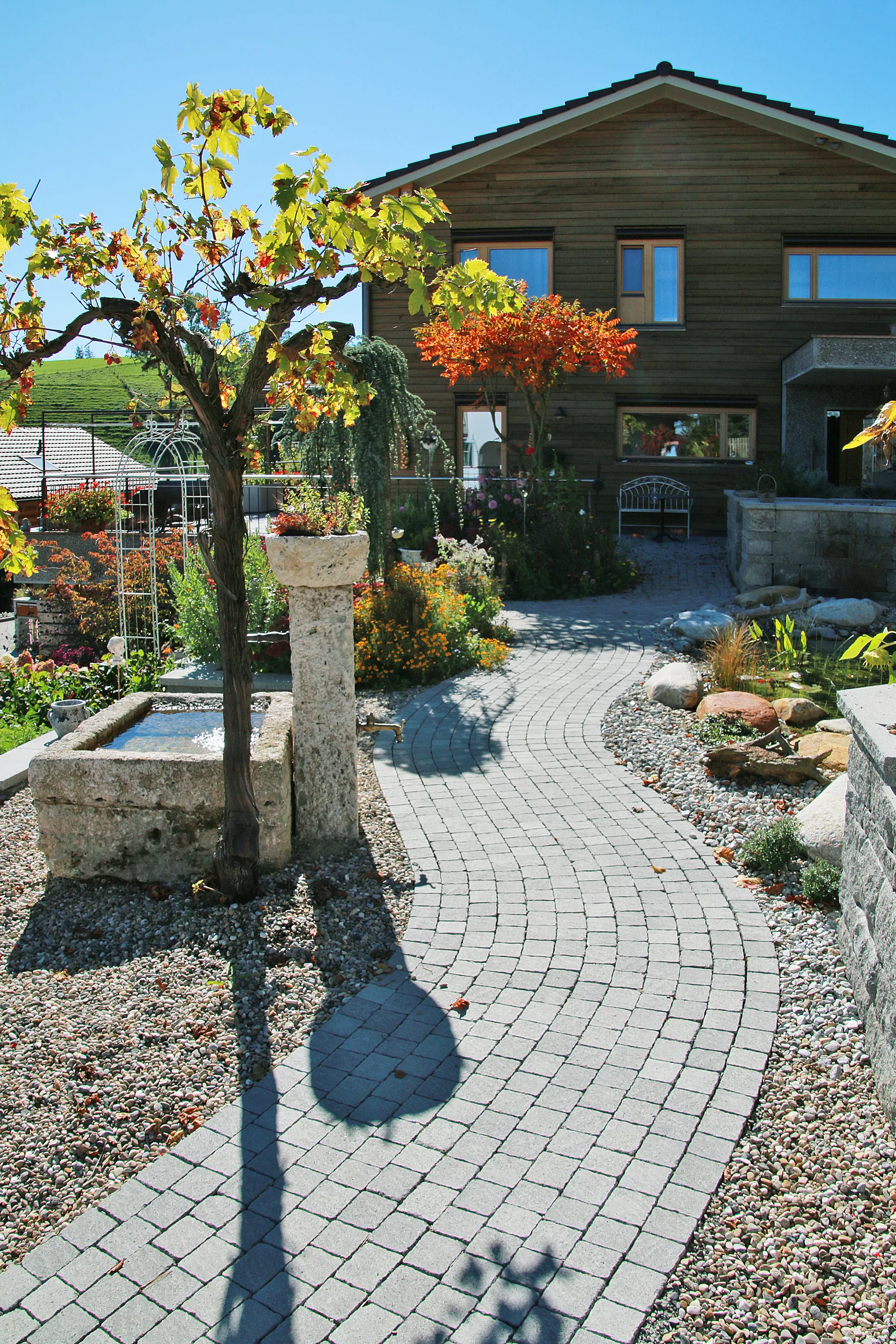 FRIEDA Pflasterstein perlgrau strukturiert Kanten gebr. L 8.8-11.8 cm B 9.8 cm H 7 cm