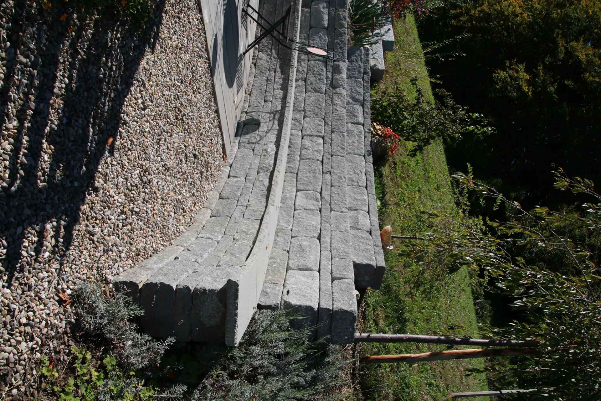 SANTURO Landhausmauer Typ 2 2-seitig gespalten grau Kanten gebrochen L 30-50 cm B 25 cm H 15 cm