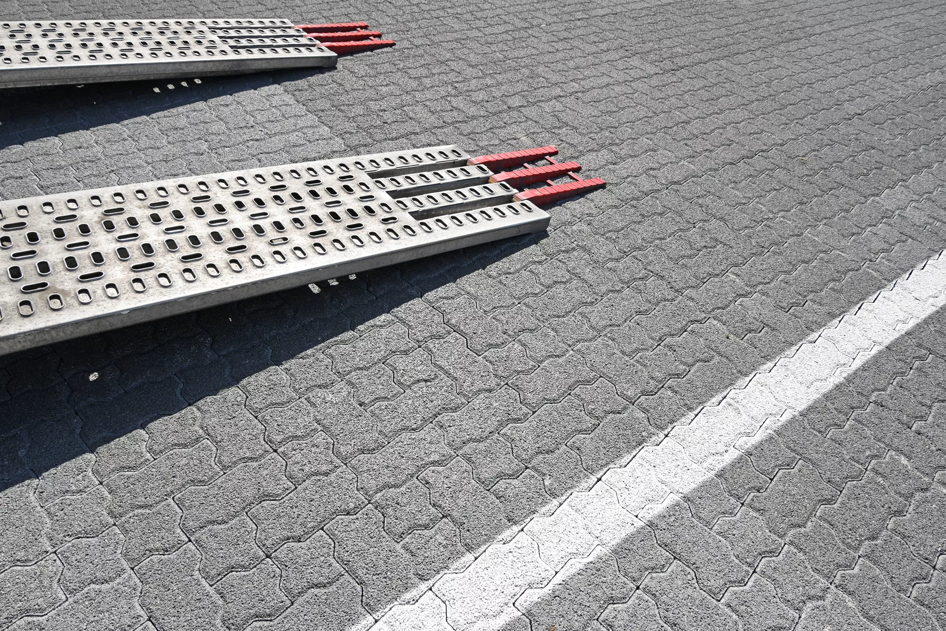 BETA Verbundstein mit Nocken Normalstein grau glatt gefast L 22.5 cm B 11.25 cm H 6 cm