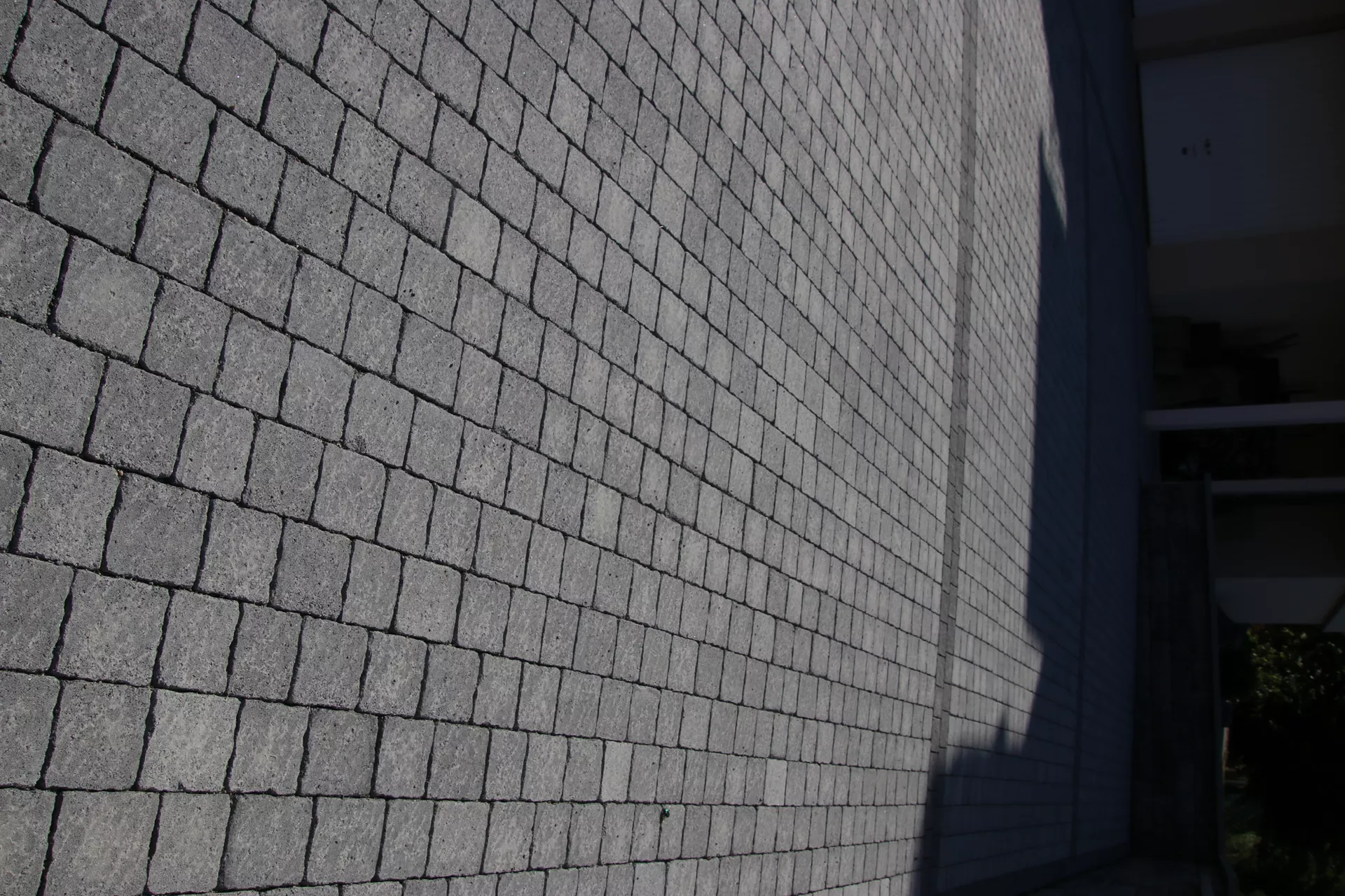 FRIEDA Pflasterstein perlgrau strukturiert Kanten gebr. L 8.8-11.8 cm B 9.8 cm H 7 cm