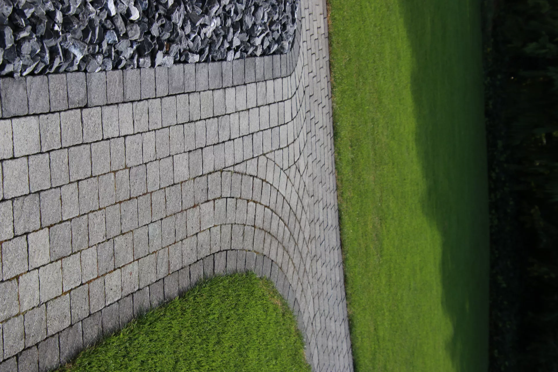 FRIEDA FORMATO Pflasterstein perlgrau strukturiert Kanten gebr. L 10, 20, 30 cm B 20 cm H 7 cm