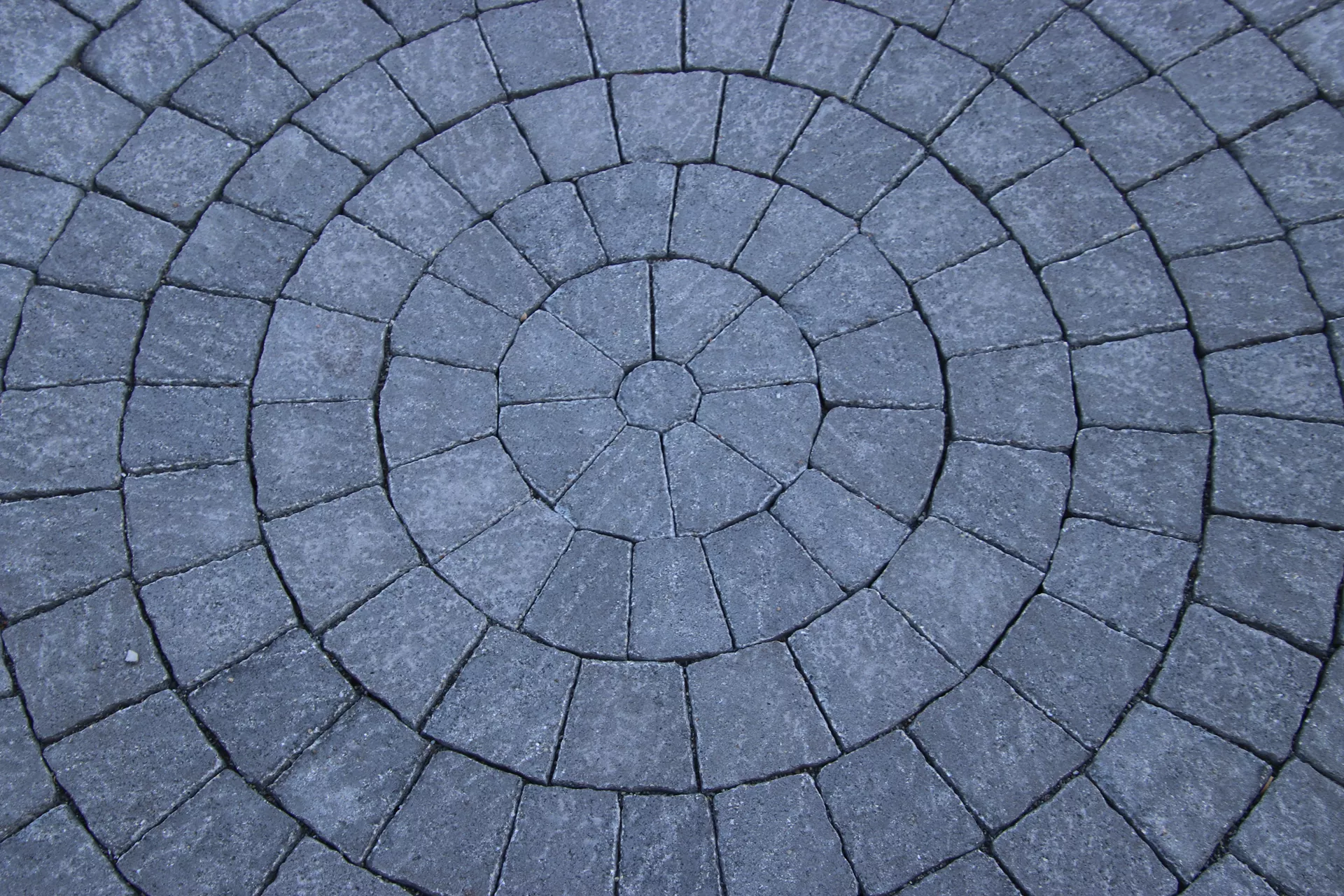 FRIEDA FORMATO Pflasterstein perlgrau strukturiert Kanten gebr. L 10, 20, 30 cm B 20 cm H 7 cm