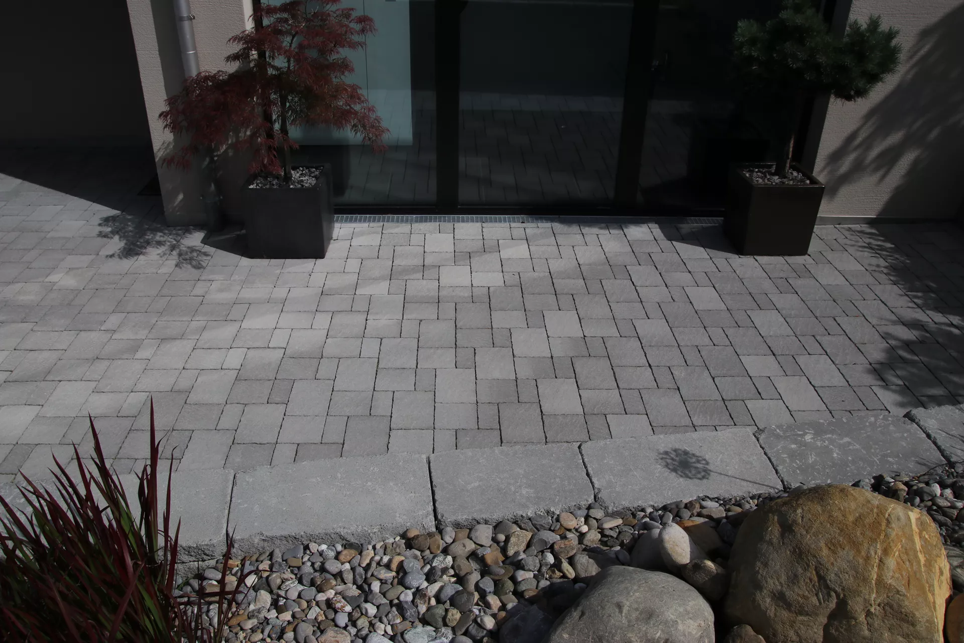 FRIEDA FORMATO Pflasterstein perlgrau strukturiert Kanten gebr. L 10, 20, 30 cm B 20 cm H 7 cm