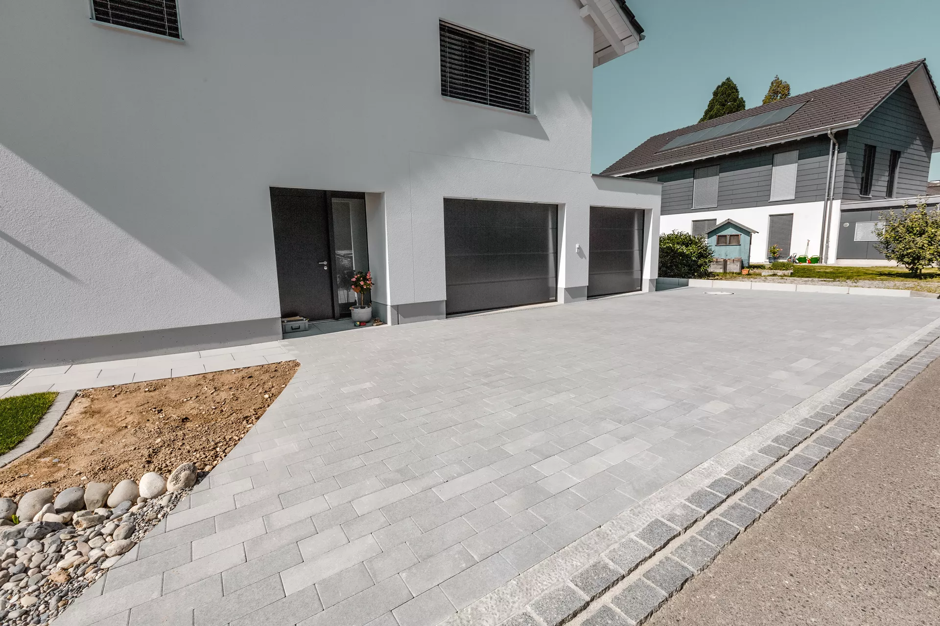 RAINA Pflasterstein grau glatt leicht gefast L 20-40 cm B 15 cm H 8 cm