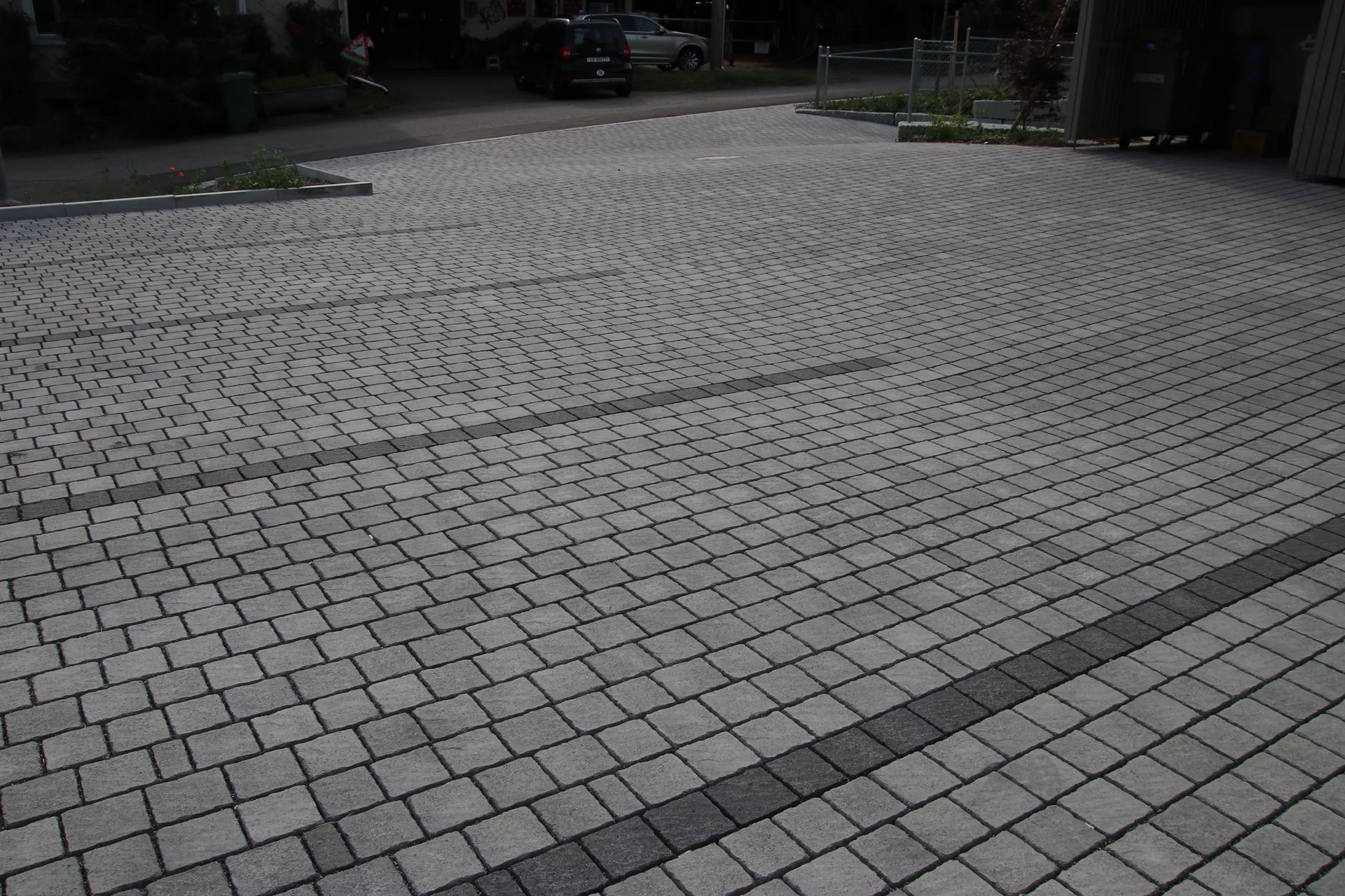 CLASSIC DRAIN Ökostein mit Nocken Normalstein grau glatt leicht gefast L 20 cm B 20 cm H 8 cm