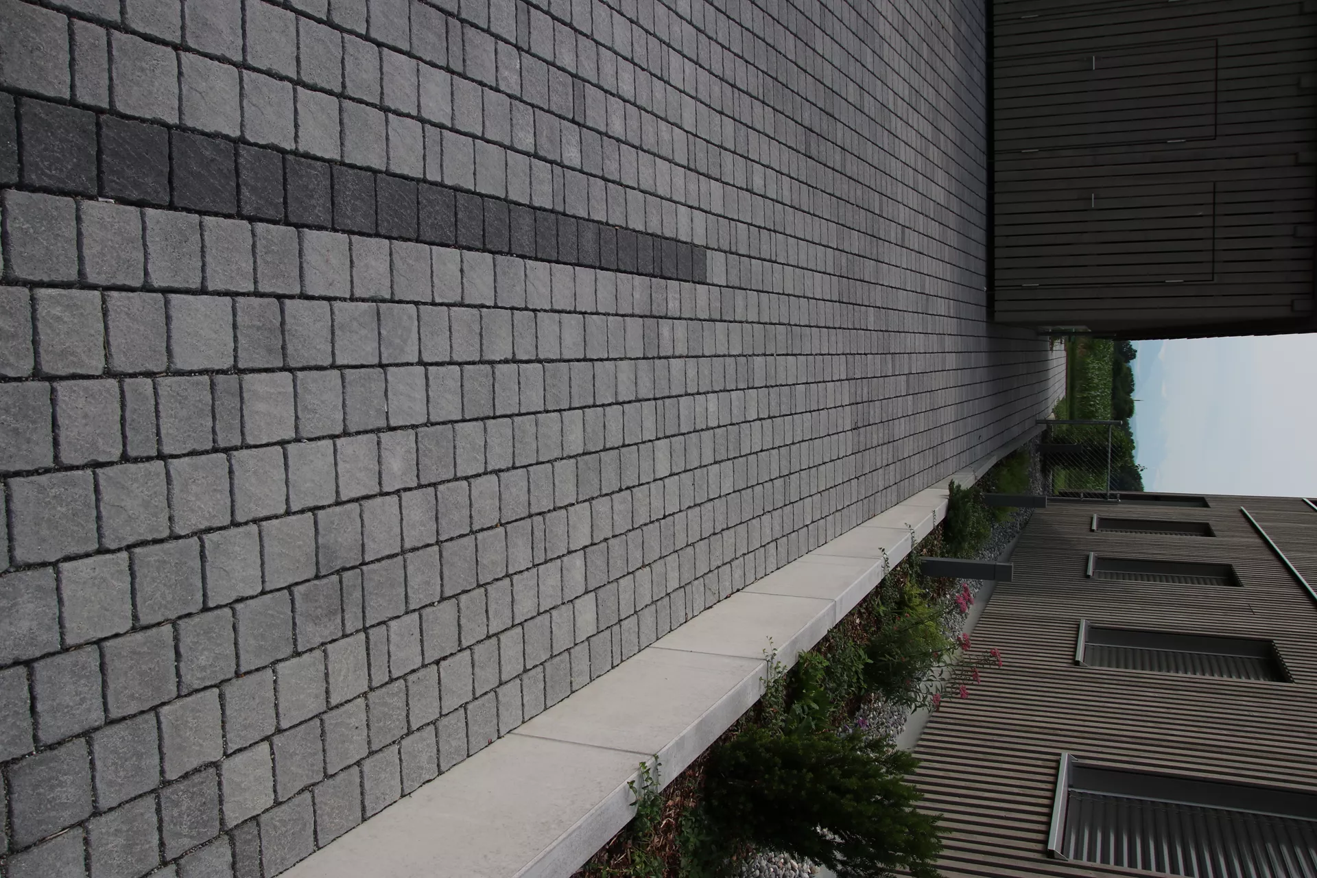 CLASSIC DRAIN Ökostein mit Nocken Normalstein grau glatt leicht gefast L 20 cm B 20 cm H 8 cm