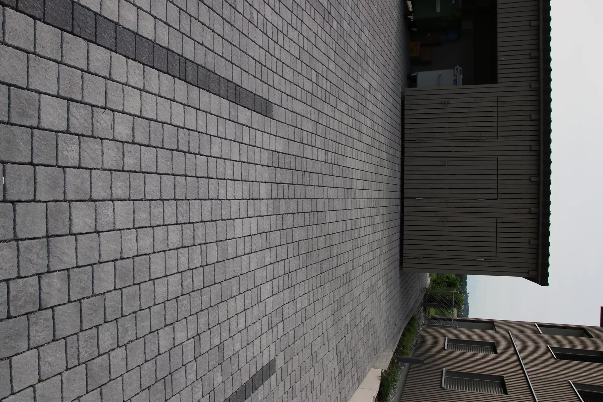 CLASSIC DRAIN Ökostein mit Nocken Normalstein grau glatt leicht gefast L 20 cm B 20 cm H 8 cm