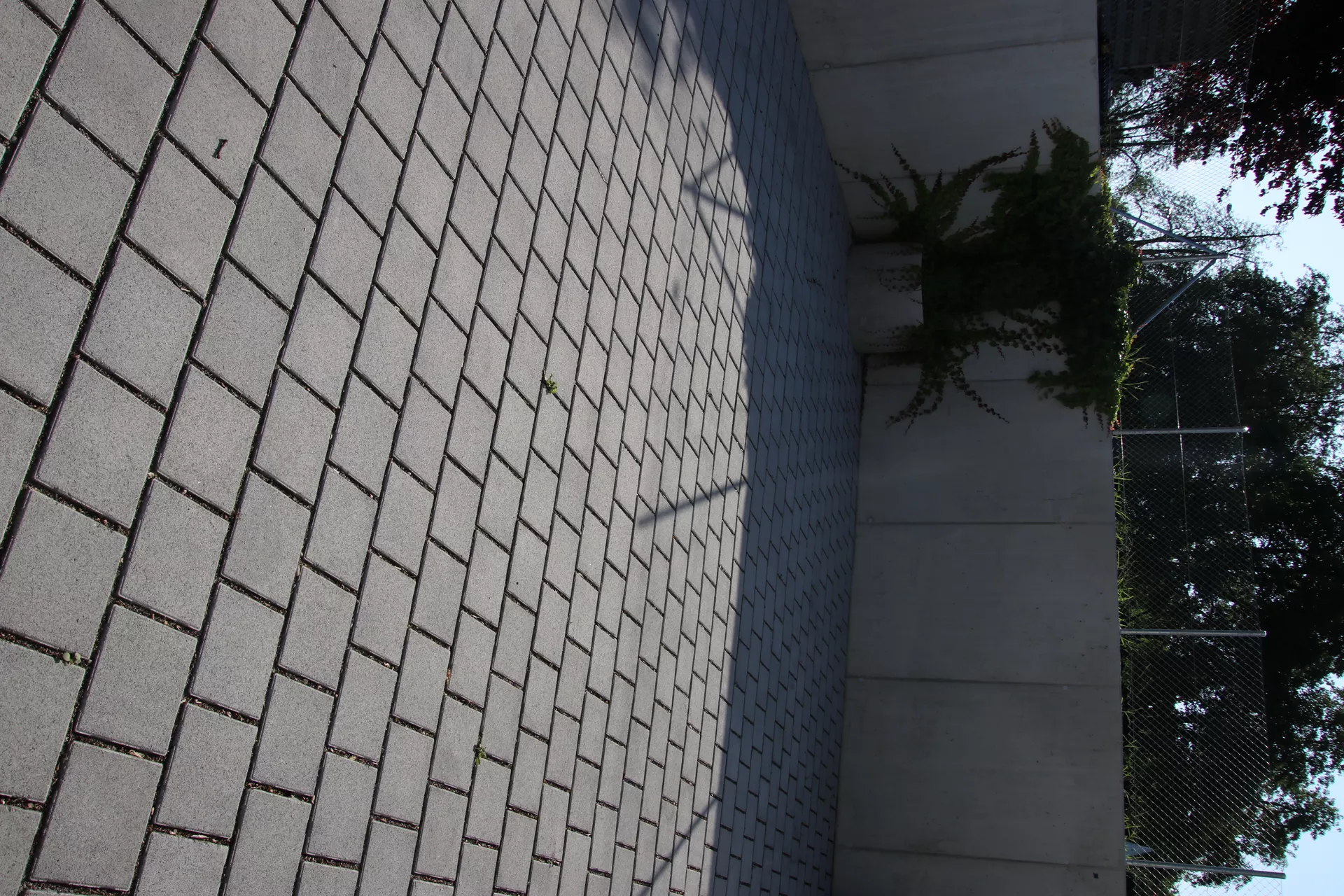 CARENA SPLITT Ökostein mit Nocken grau glatt gefast L 25 cm B 25 cm H 8 cm