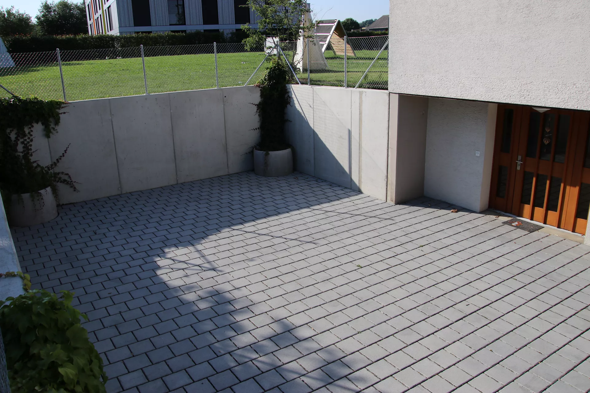 CARENA SPLITT Ökostein mit Nocken grau glatt gefast L 25 cm B 25 cm H 8 cm