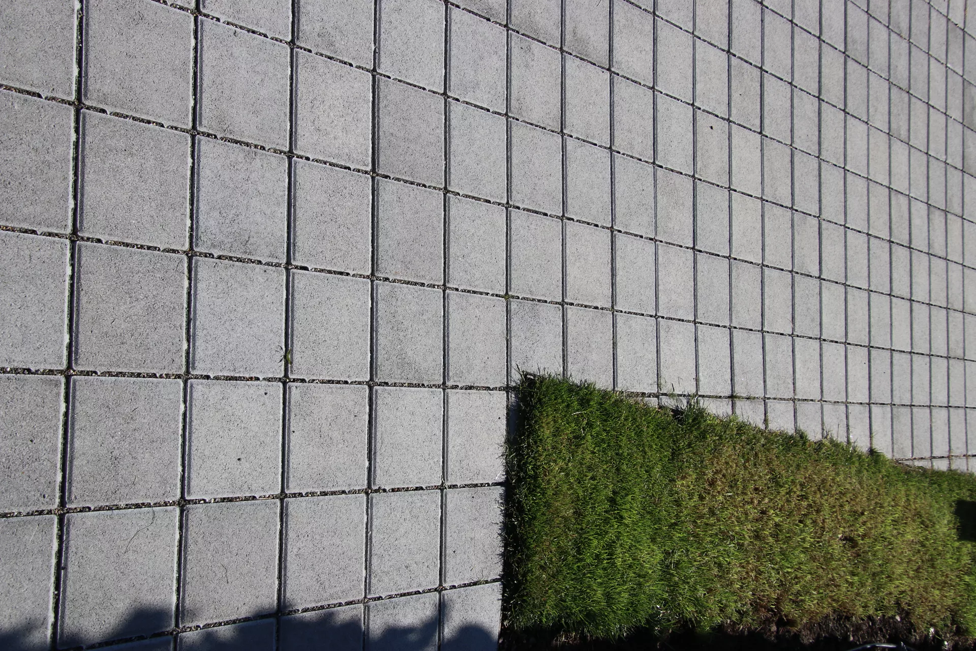 CLASSIC DRAIN Ökostein mit Nocken Normalstein grau glatt leicht gefast L 20 cm B 20 cm H 8 cm