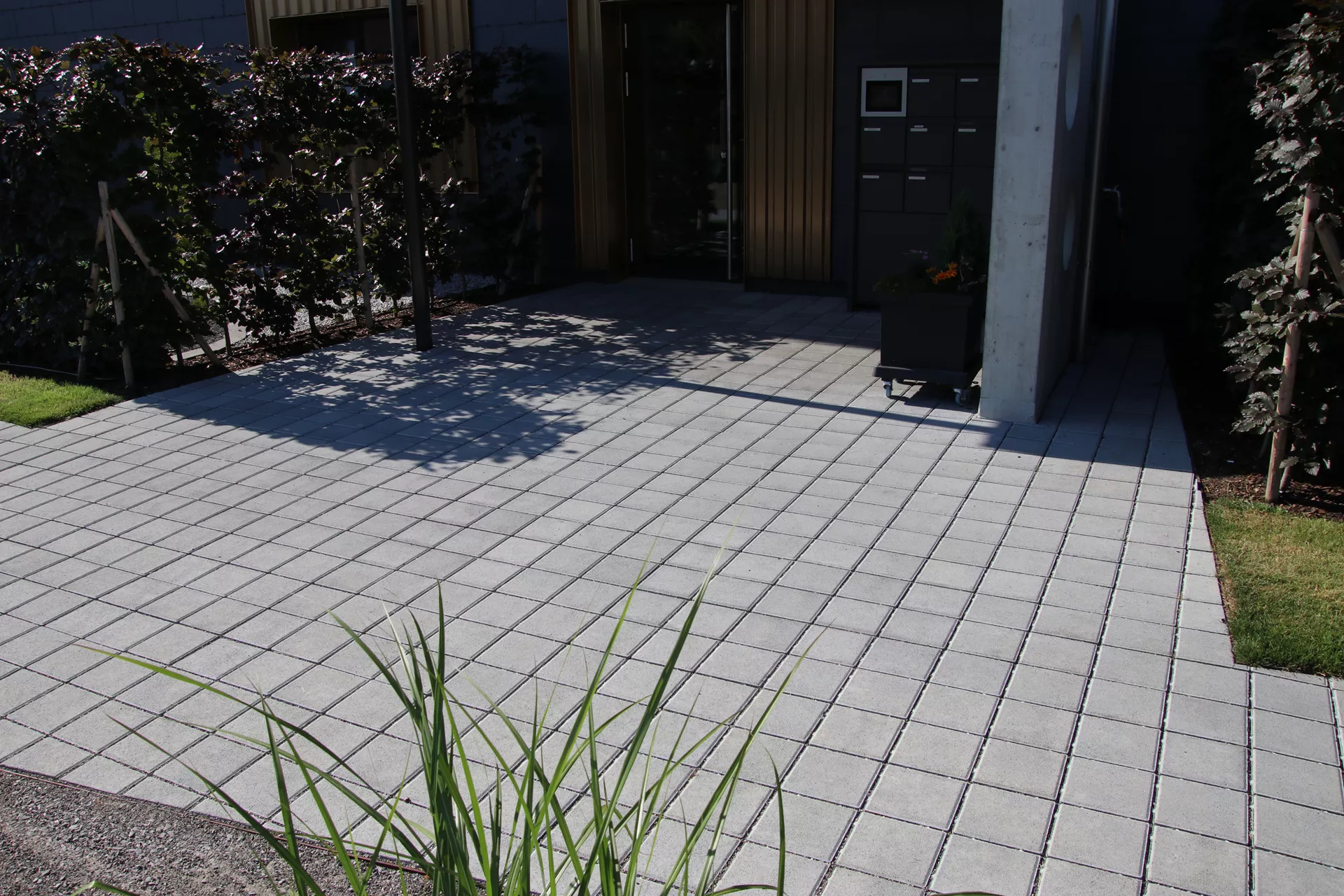 CLASSIC DRAIN Ökostein mit Nocken Normalstein grau glatt leicht gefast L 20 cm B 20 cm H 8 cm