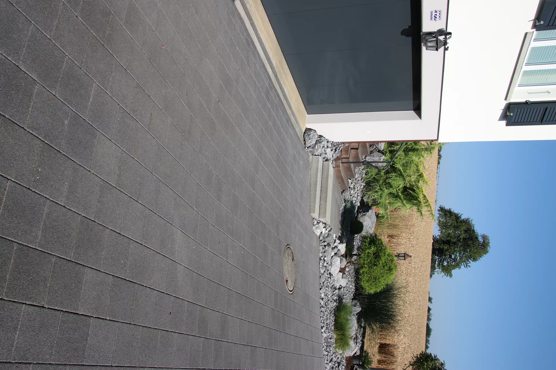 CARENA Sickerstein fino mit Nocken anthrazit haufwerksporig gefast L 25 cm B 25 cm H 8 cm