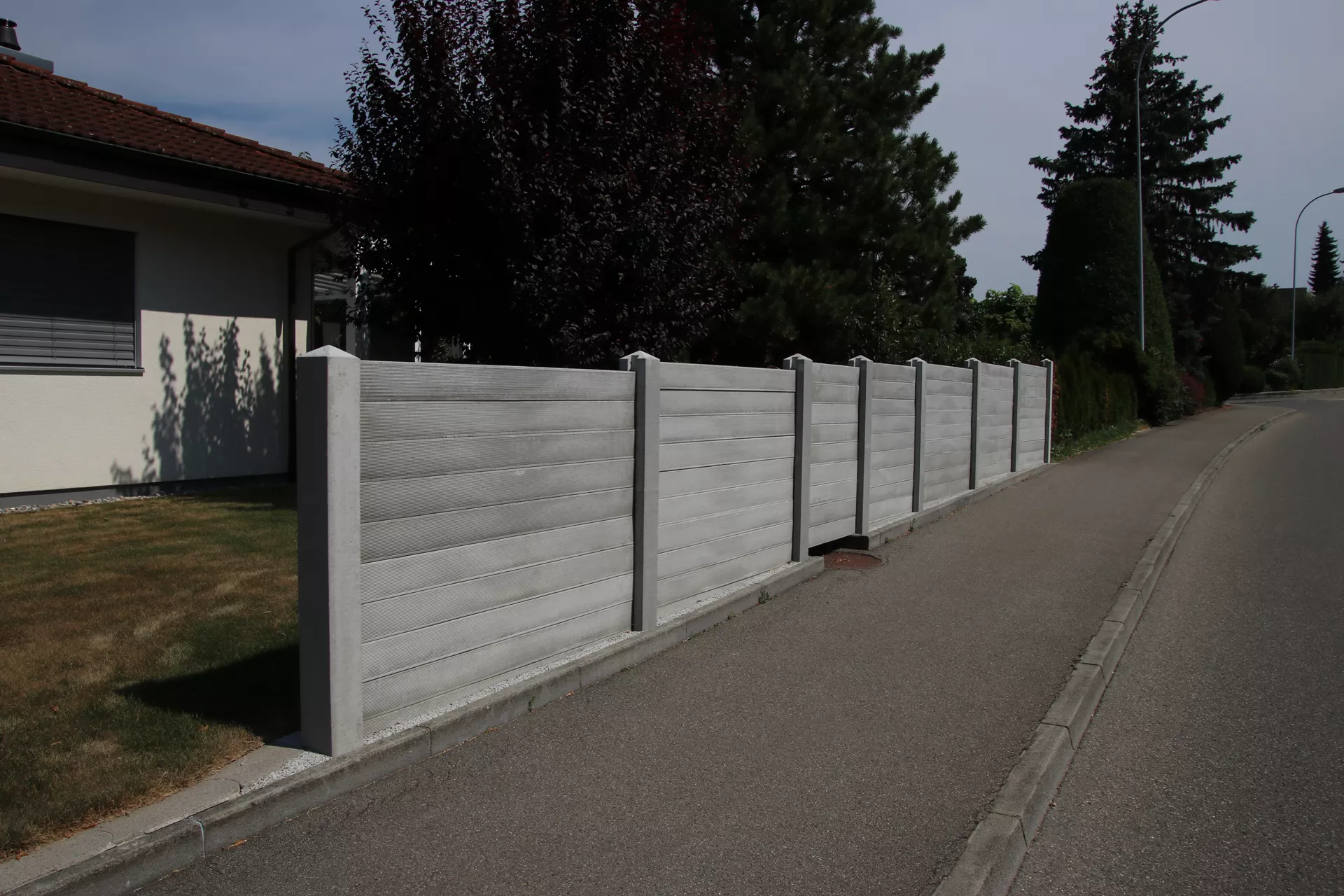 Betonbrett gegossen leicht bewehrt grau glatt vollkantig L 200 cm B 4 cm H 30 cm