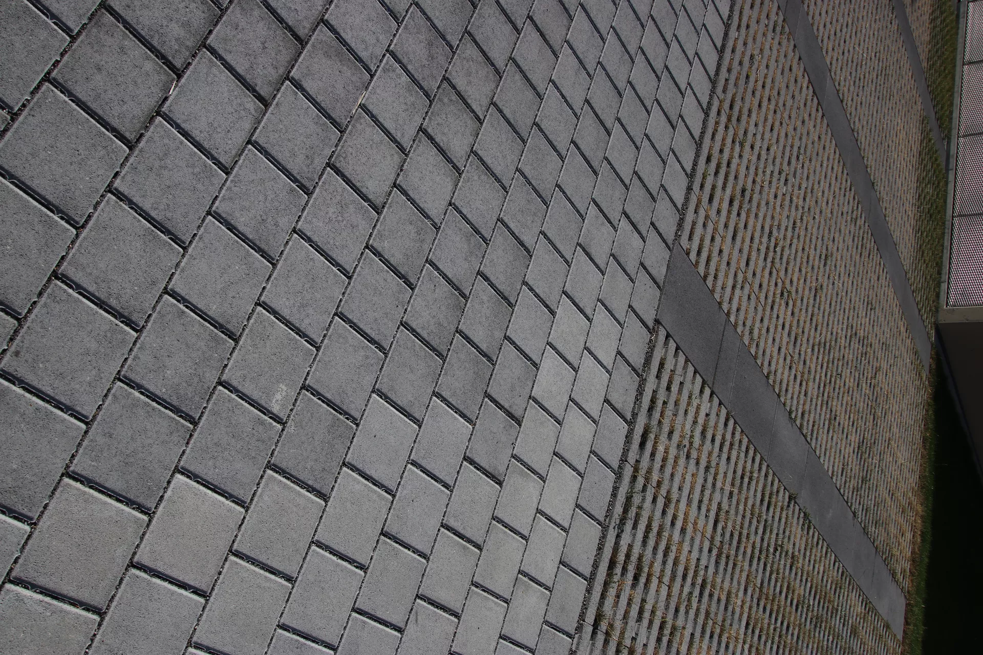 CLASSIC DRAIN Ökostein mit Nocken Normalstein grau glatt leicht gefast L 20 cm B 20 cm H 8 cm