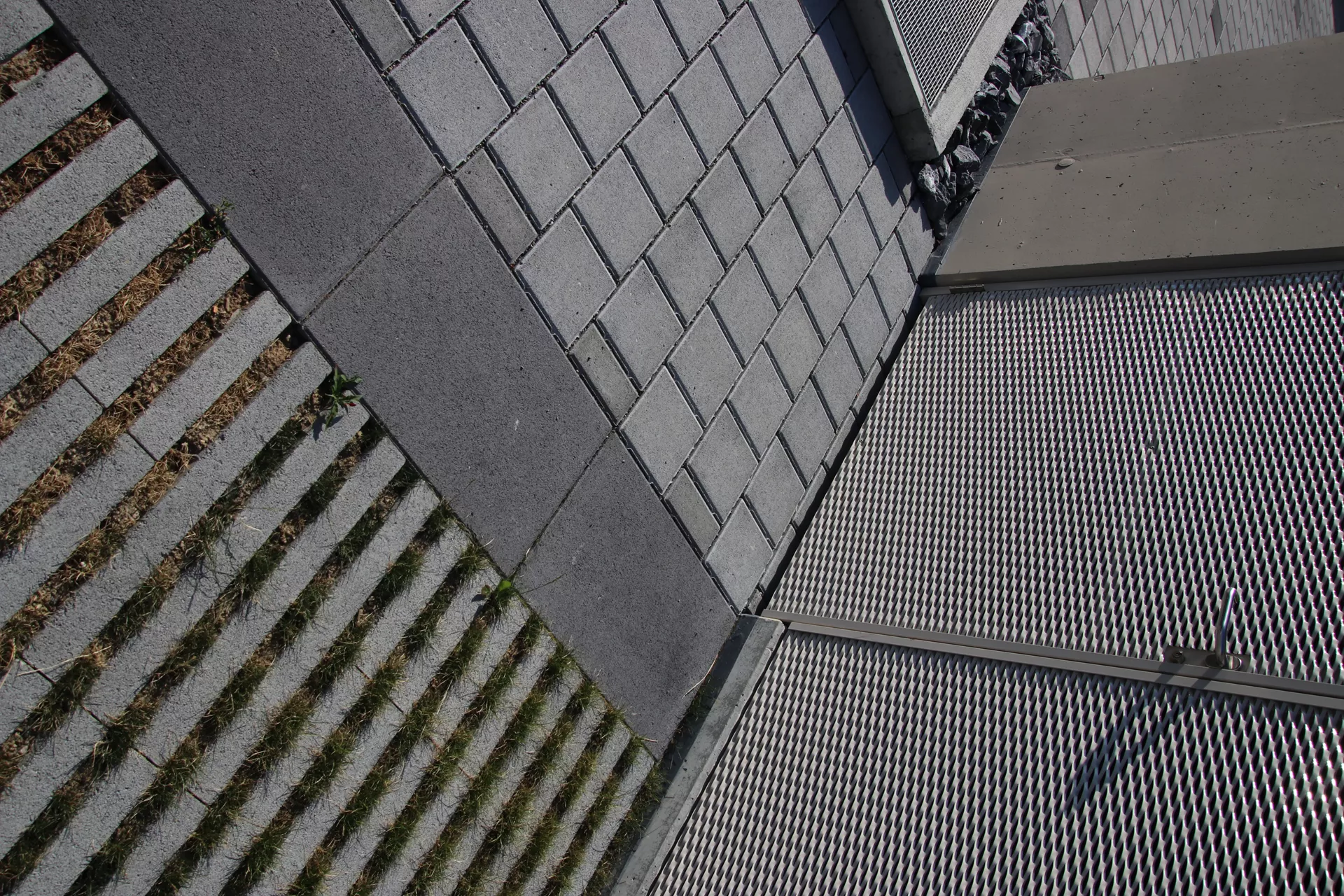 Schrittplatte zu Rasengittersteinen anthrazit glatt gefast L 60 cm B 40 cm H 8 cm