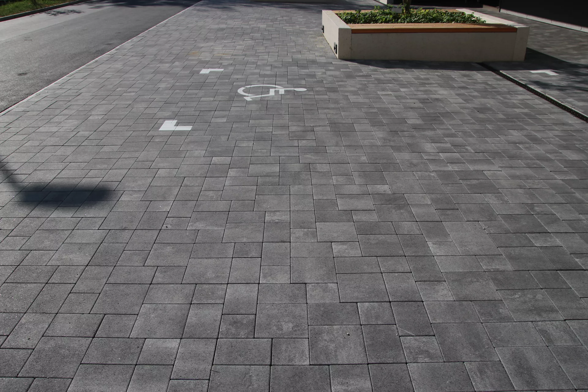 VEGAS Pflasterstein grau schattiert glatt fein gefast L 15-22.5 cm H 6 cm