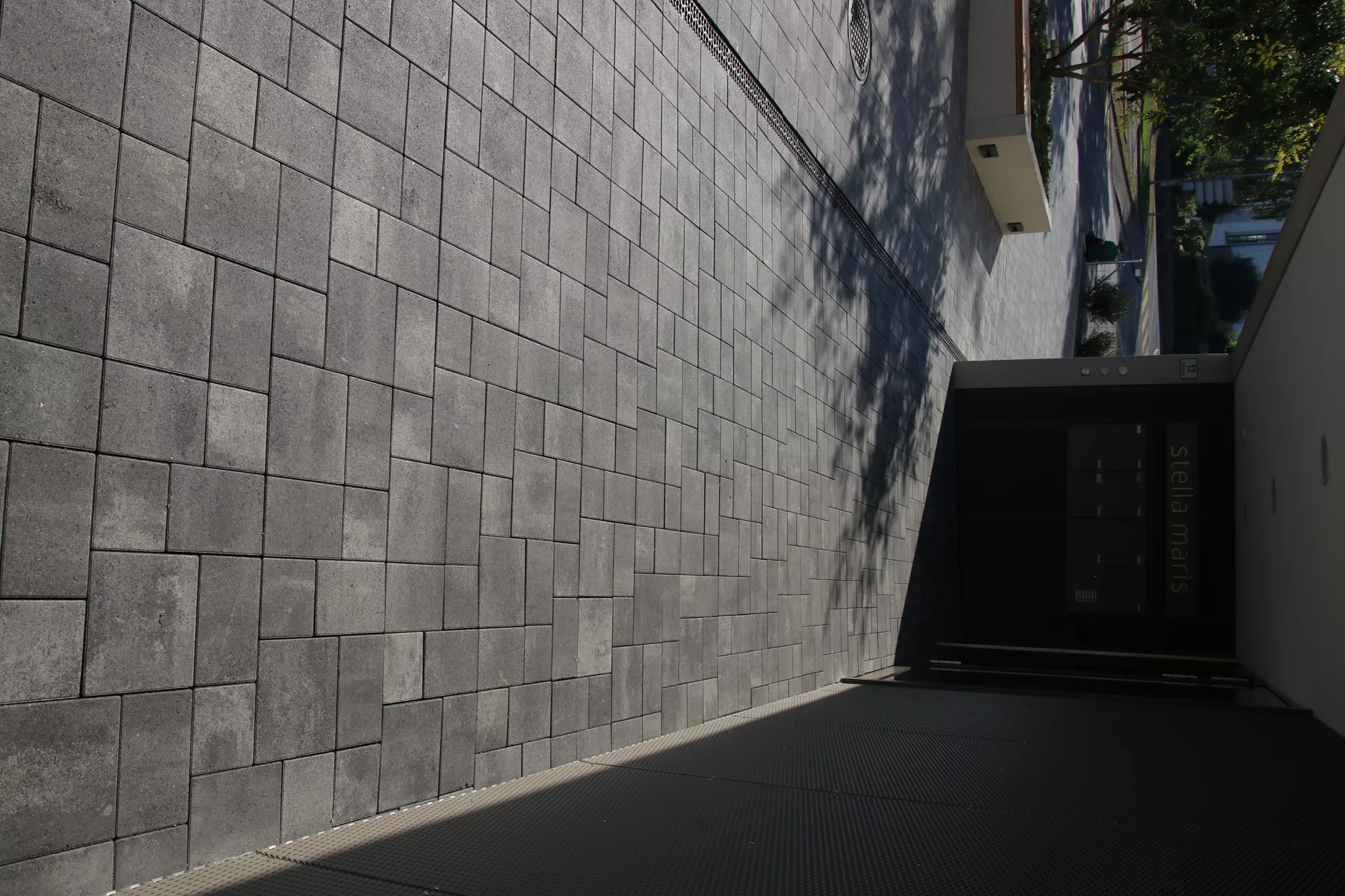 VEGAS Pflasterstein grau schattiert glatt fein gefast L 15-22.5 cm H 6 cm