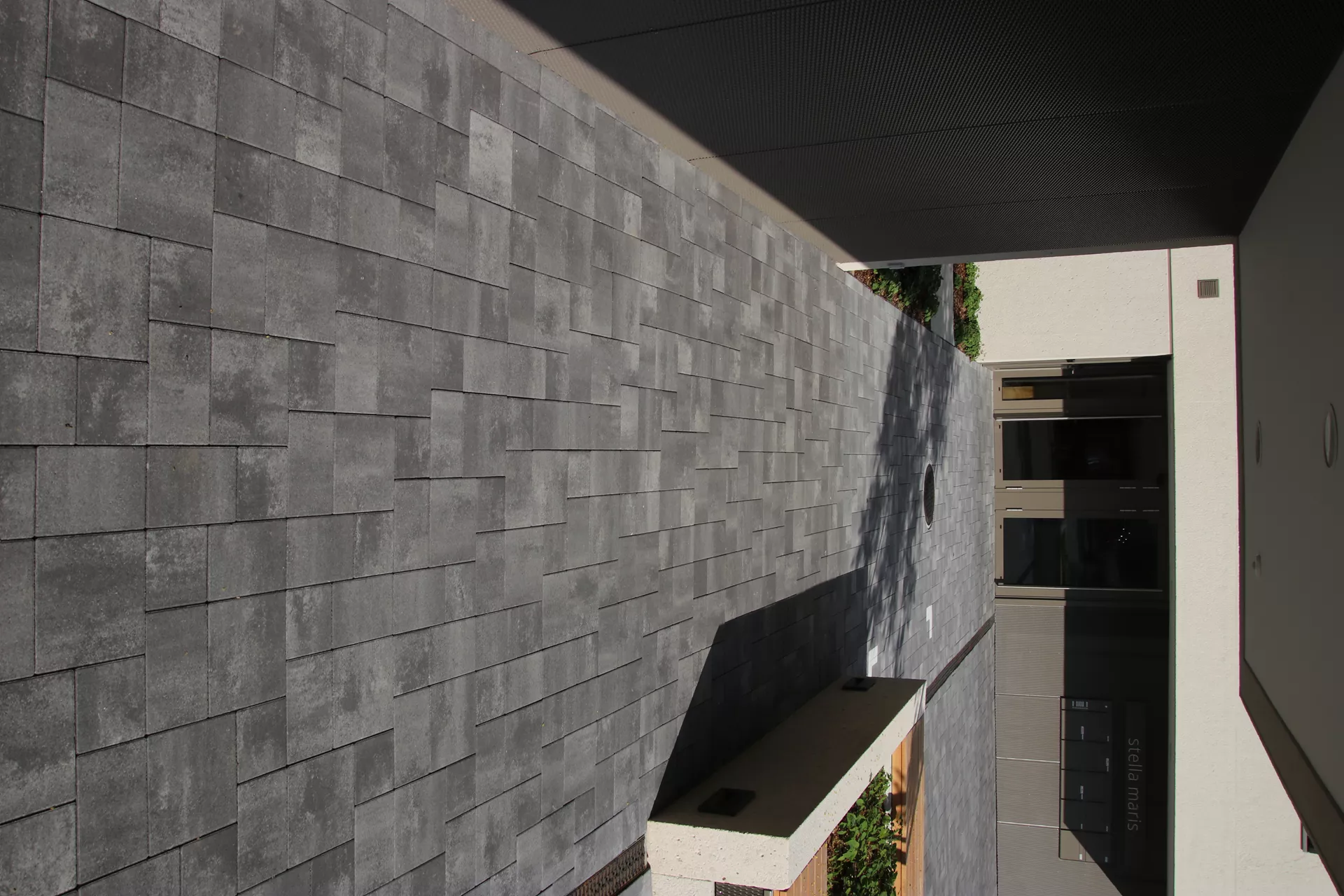 VEGAS Pflasterstein grau schattiert glatt fein gefast L 15-22.5 cm H 6 cm