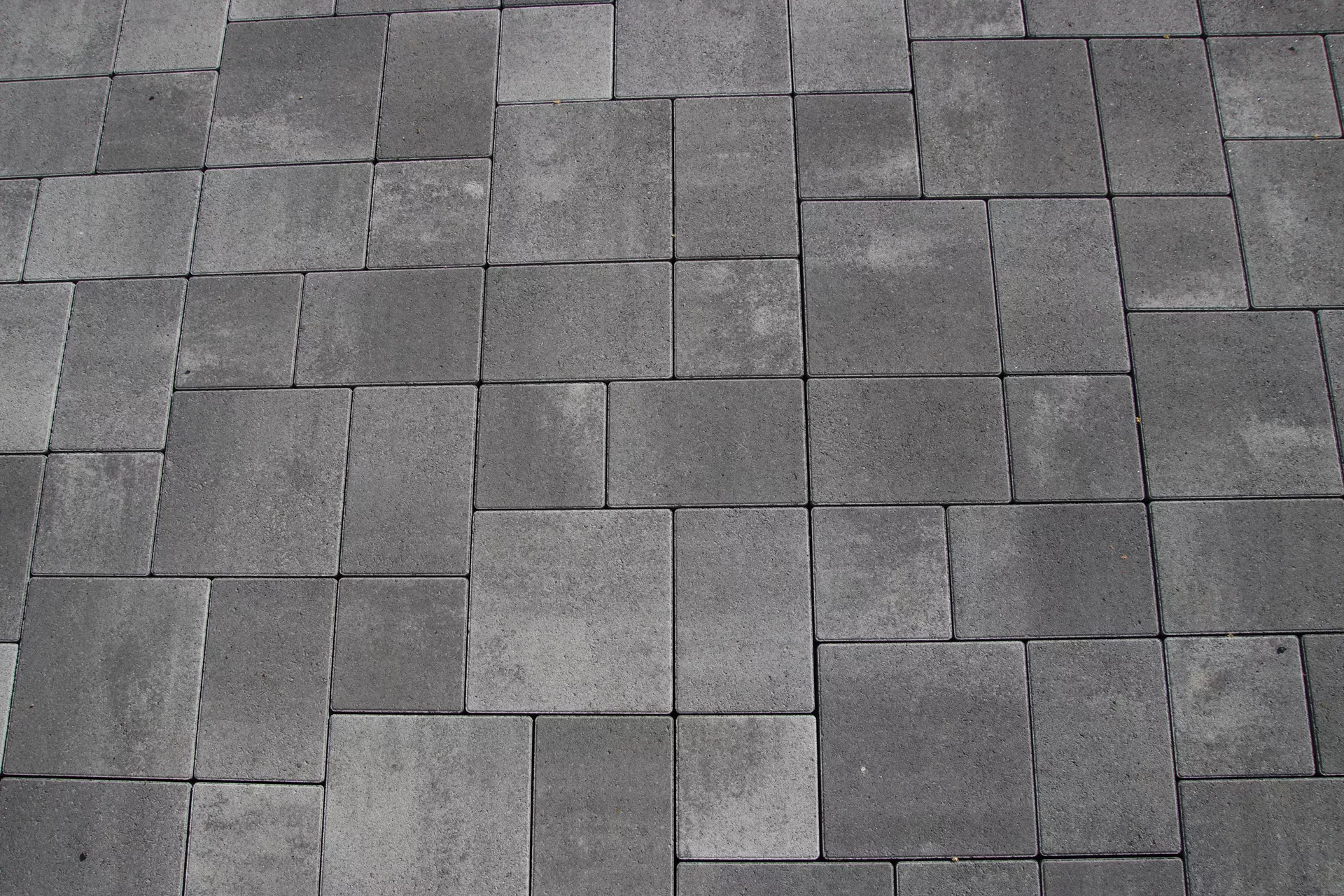 VEGAS Pflasterstein grau schattiert glatt fein gefast L 15-22.5 cm H 6 cm