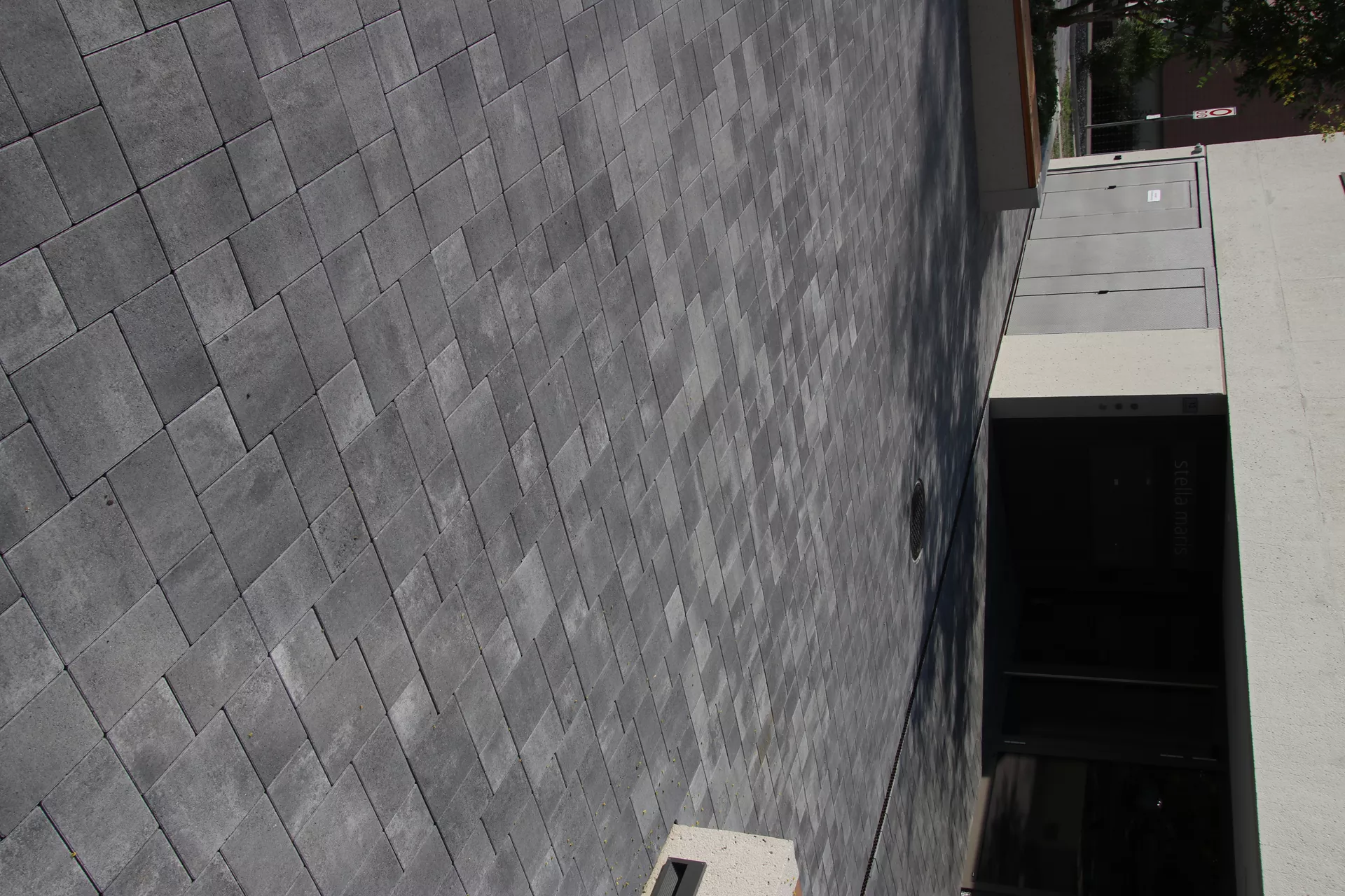 VEGAS Pflasterstein grau schattiert glatt fein gefast L 15-22.5 cm H 6 cm