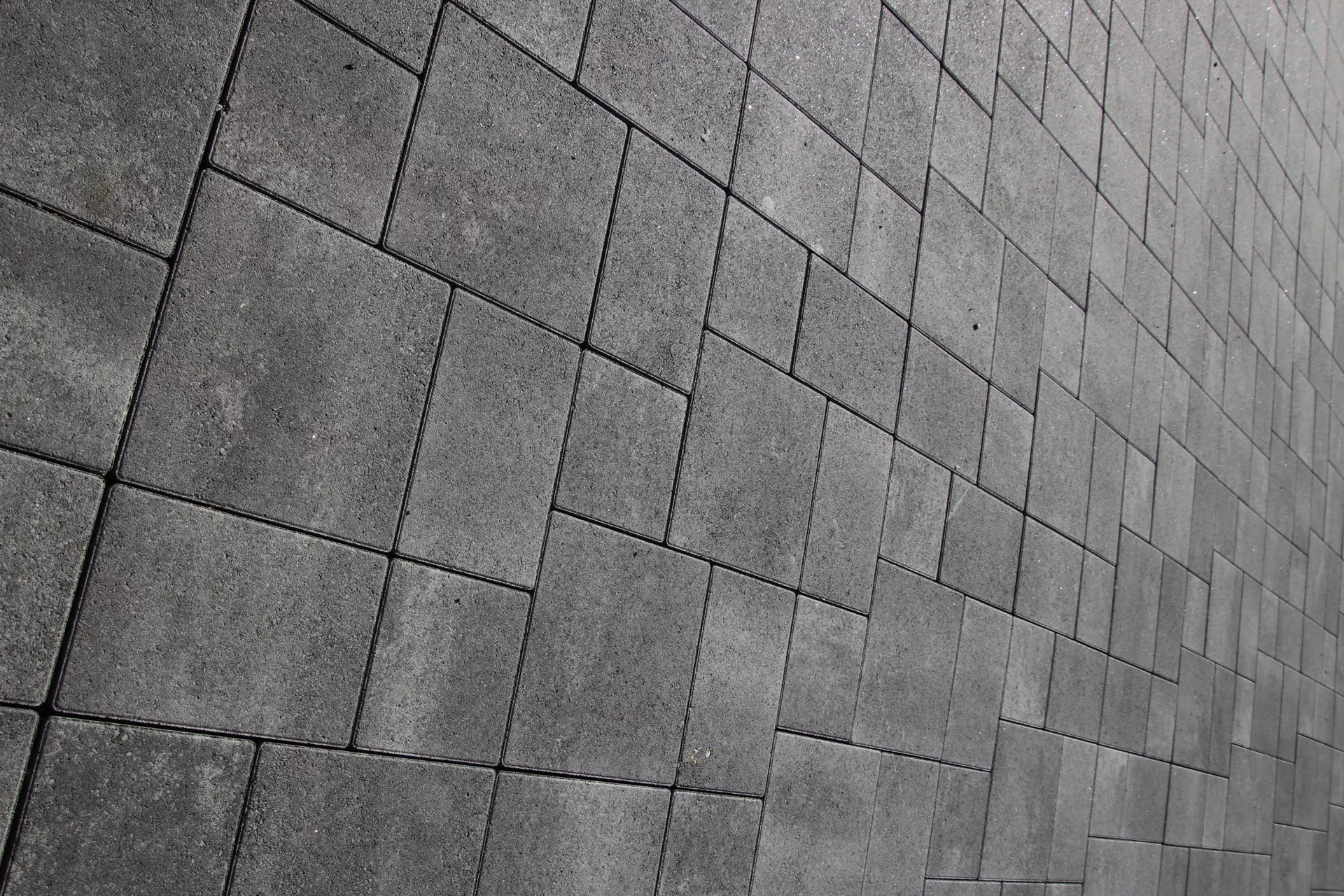 VEGAS Pflasterstein grau schattiert glatt fein gefast L 15-22.5 cm H 6 cm