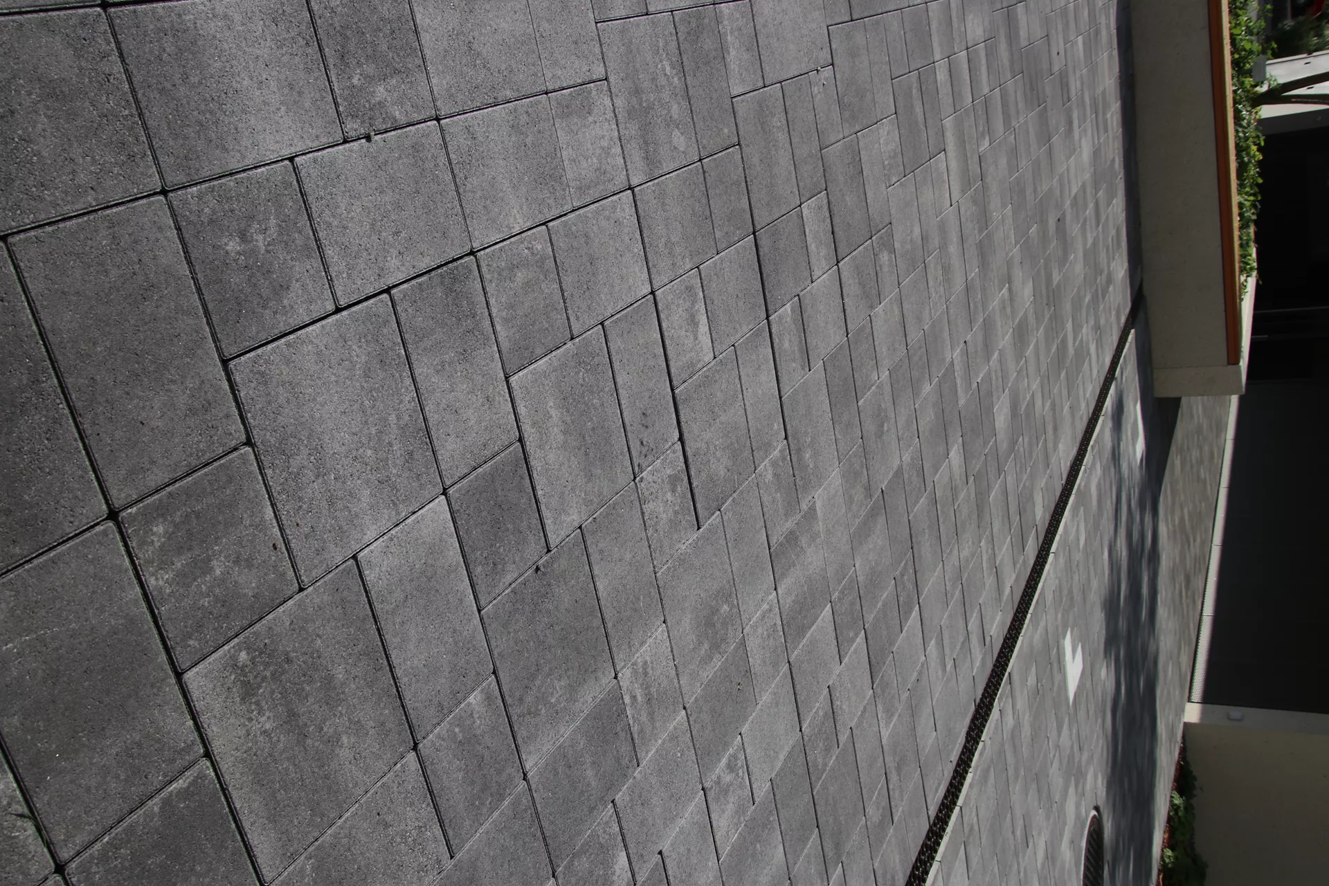 VEGAS Pflasterstein grau schattiert glatt fein gefast L 15-22.5 cm H 6 cm