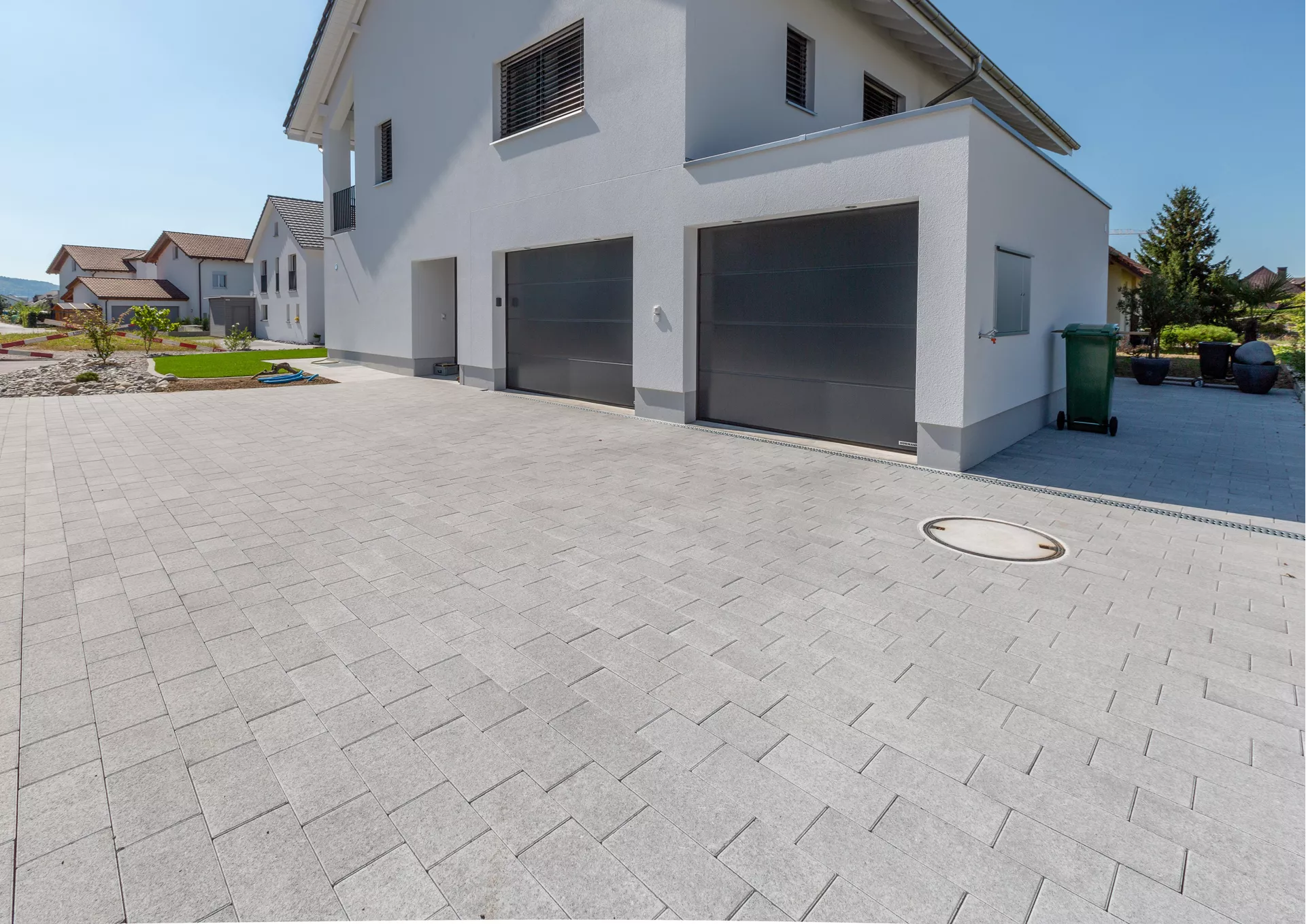 RAINA Pflasterstein grau glatt leicht gefast L 20-40 cm B 15 cm H 8 cm