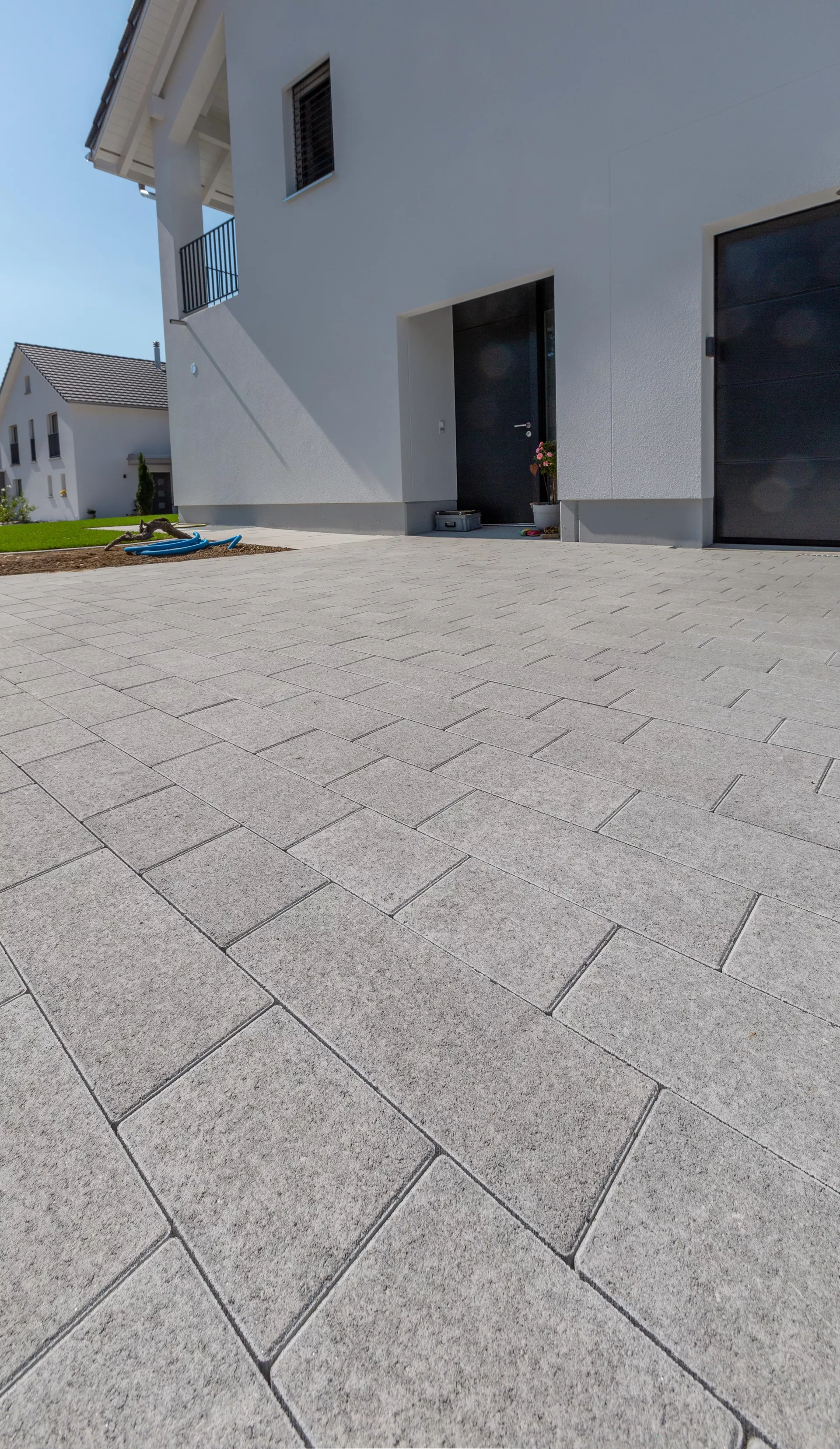 RAINA Pflasterstein grau glatt leicht gefast L 20-40 cm B 15 cm H 8 cm