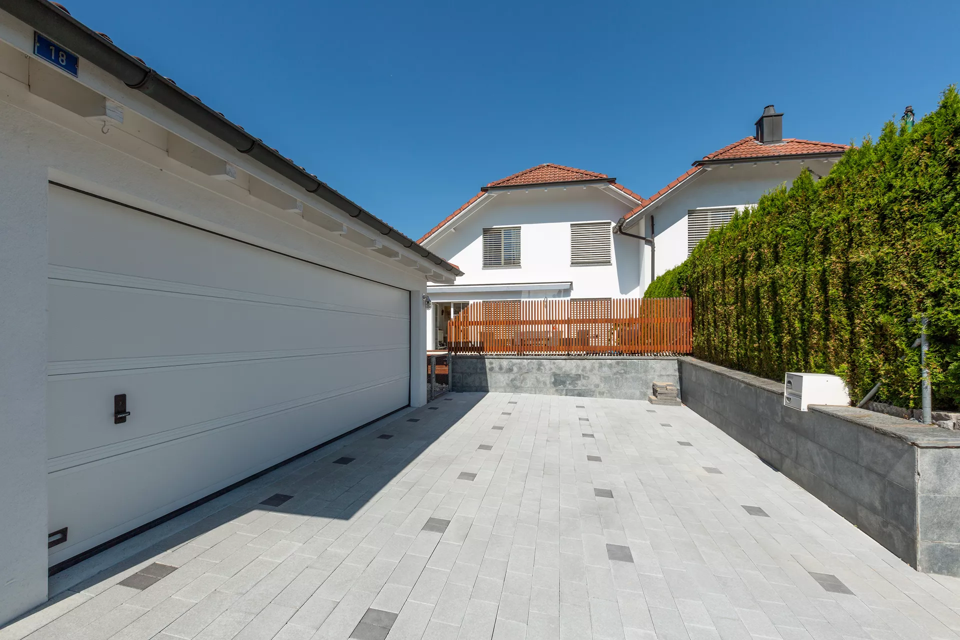 RAINA Pflasterstein grau glatt leicht gefast L 20-40 cm B 15 cm H 8 cm