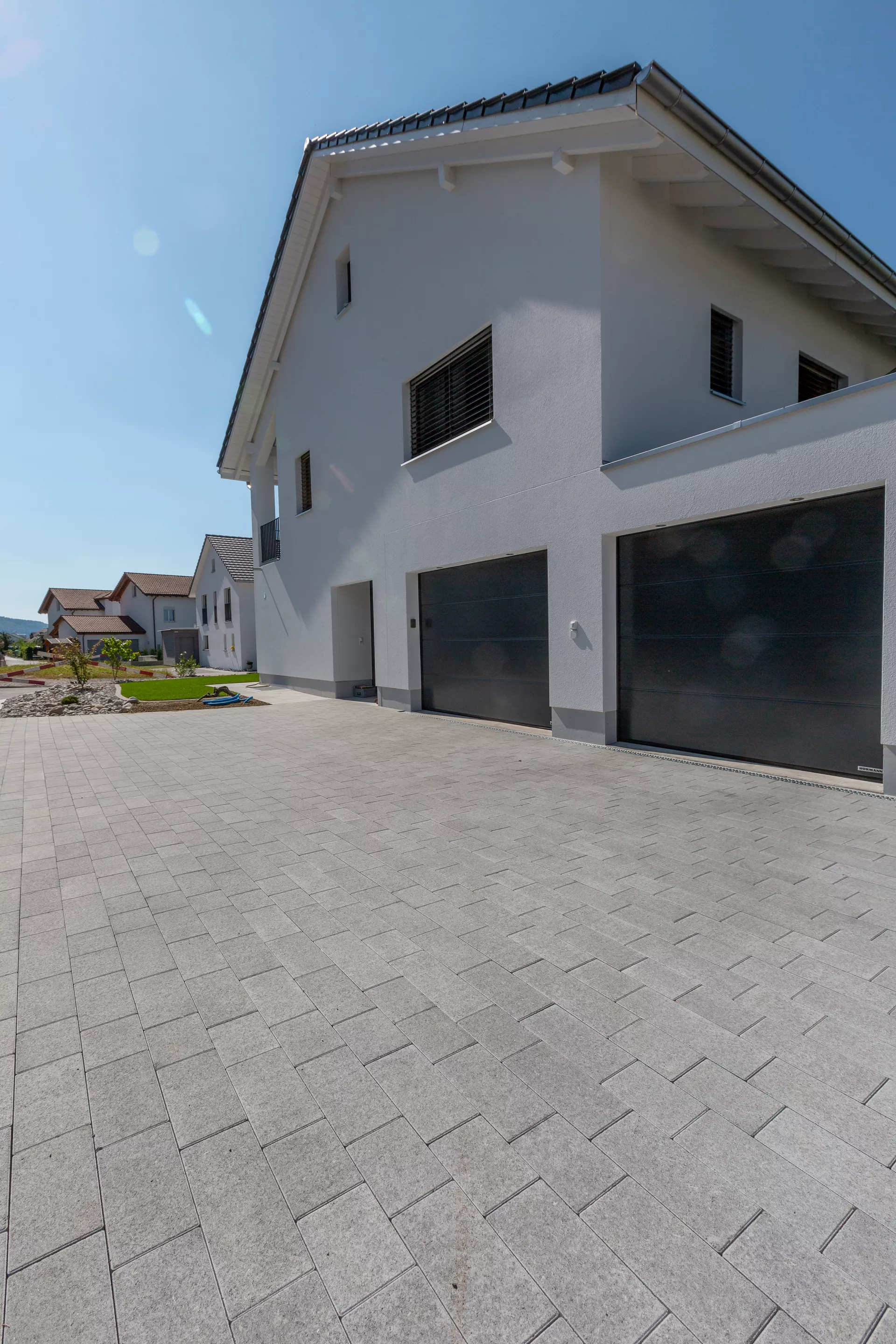 RAINA Pflasterstein grau glatt leicht gefast L 20-40 cm B 15 cm H 8 cm