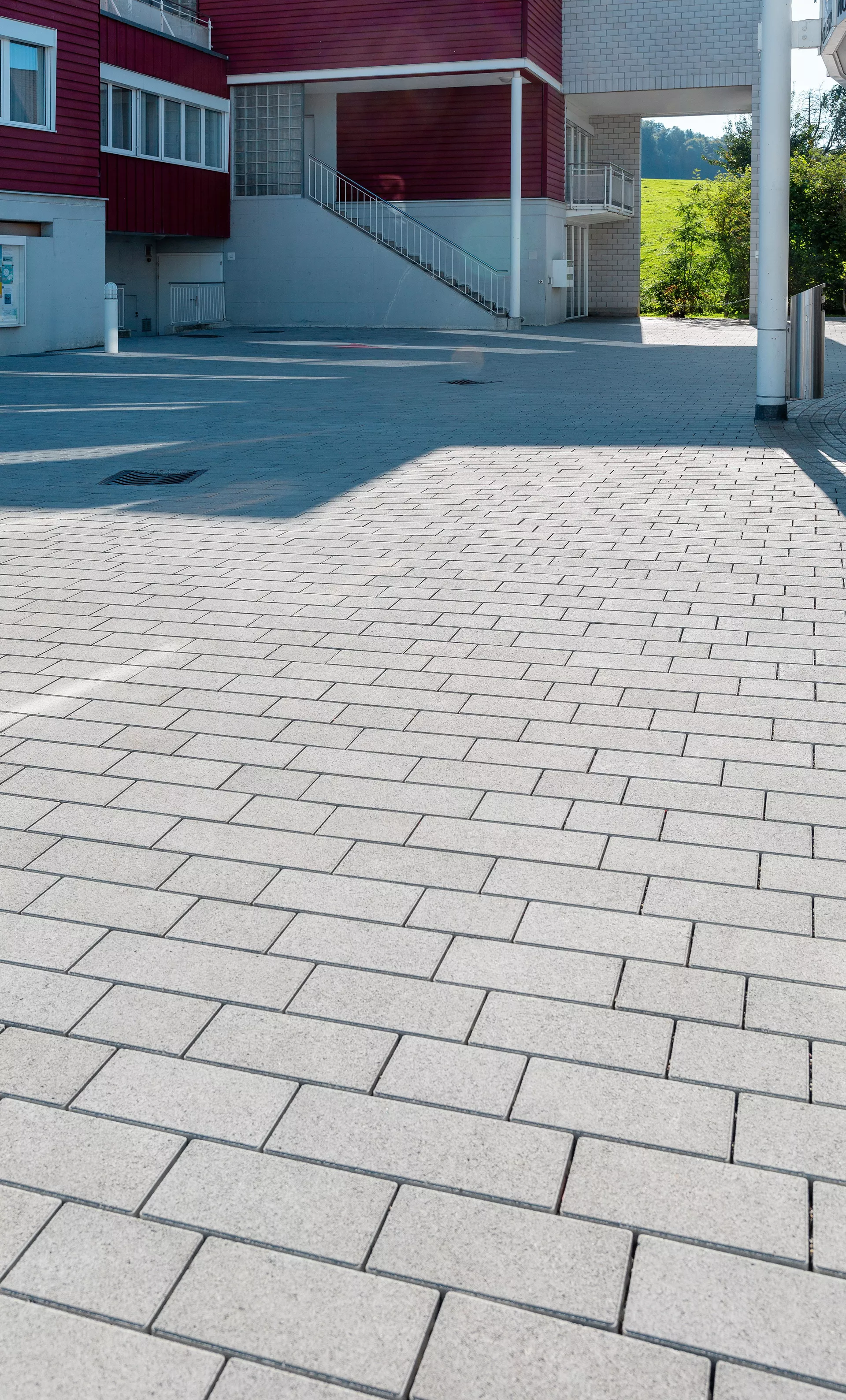 RAINA DRAIN Ökostein grau glatt leicht gefast L 20-40 cm B 15 cm H 8 cm