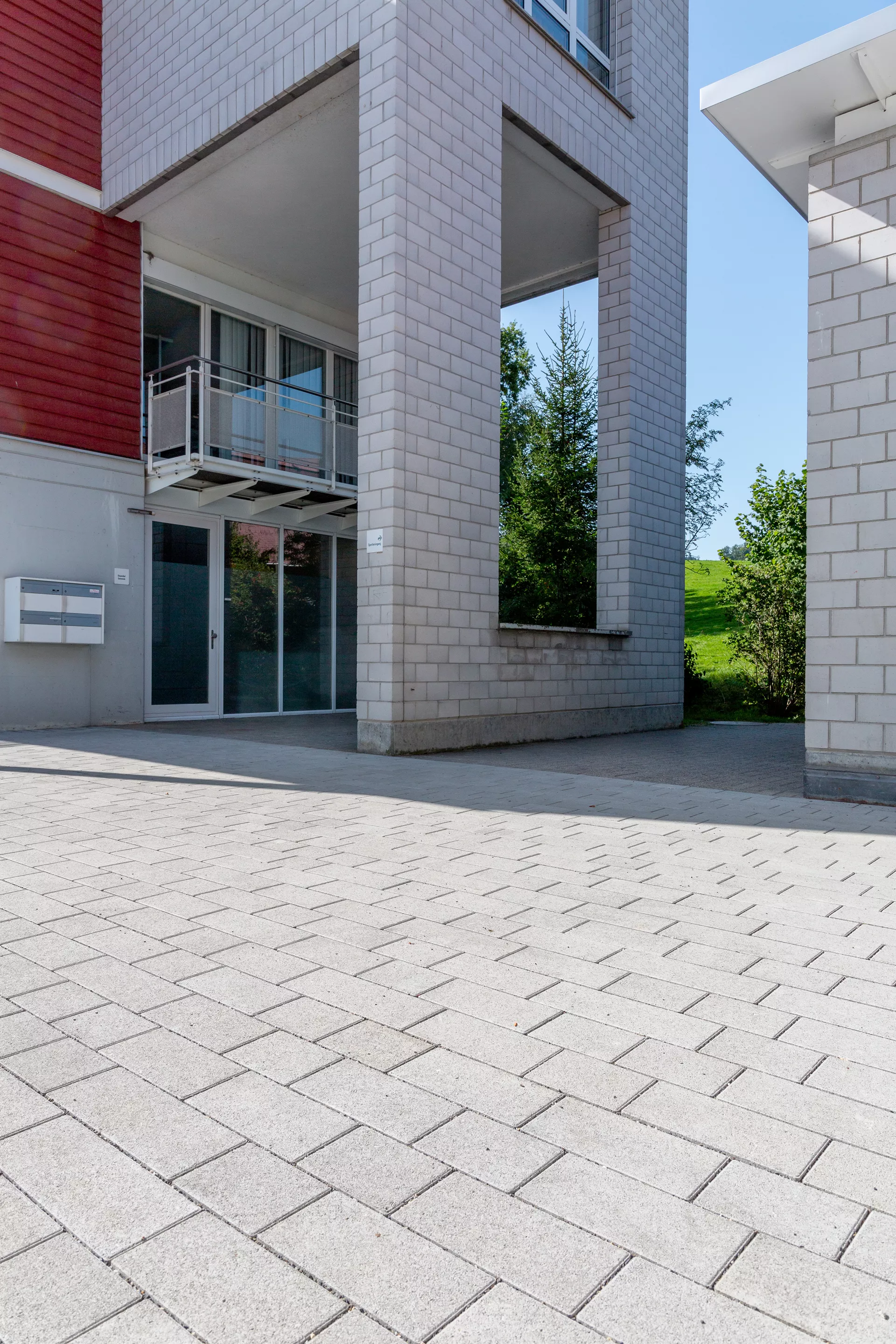 RAINA DRAIN Ökostein grau glatt leicht gefast L 20-40 cm B 15 cm H 8 cm