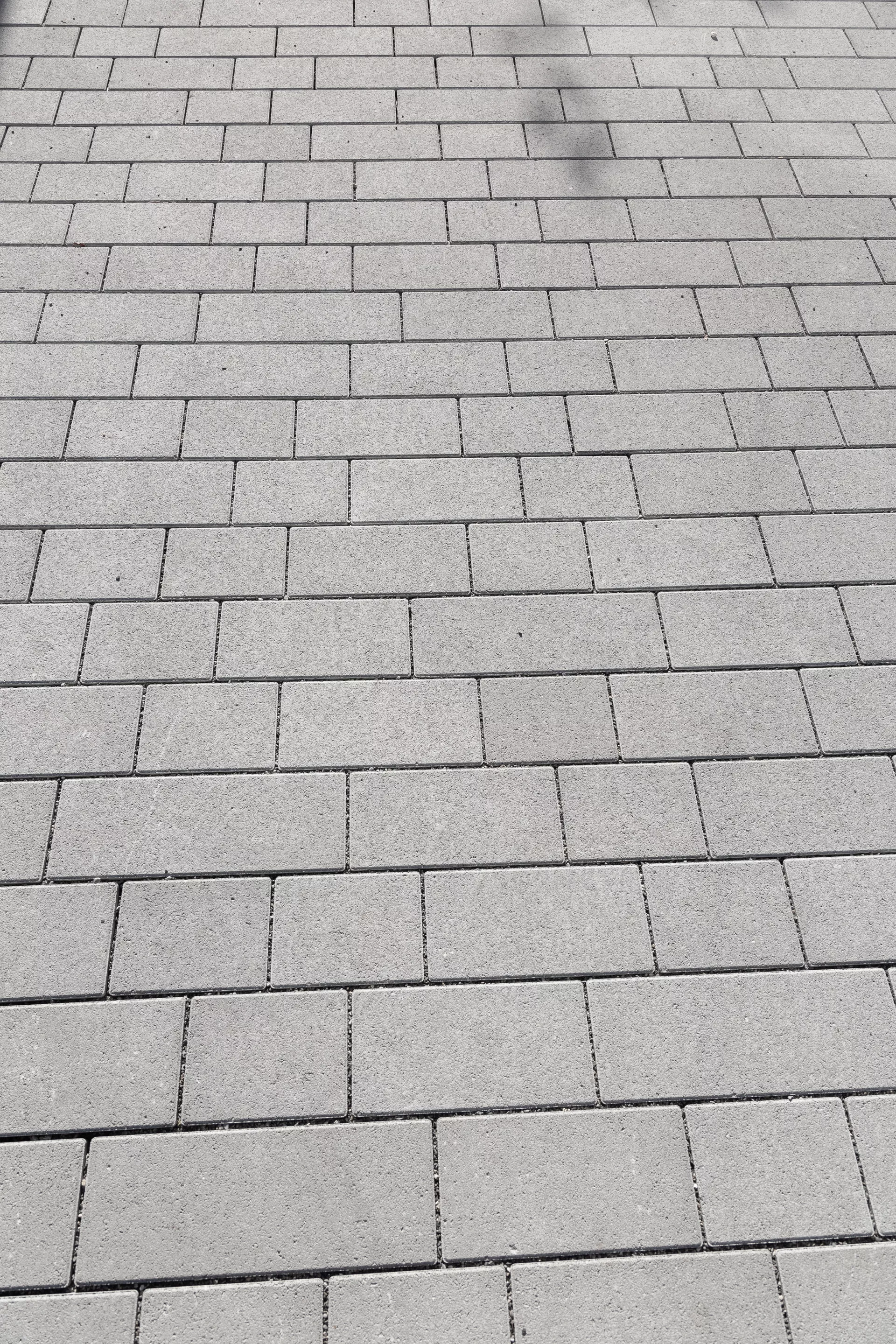 RAINA DRAIN Ökostein grau glatt leicht gefast L 20-40 cm B 15 cm H 8 cm