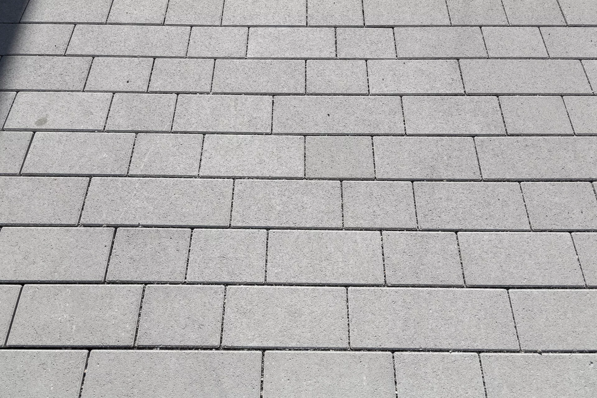 RAINA DRAIN Ökostein grau glatt leicht gefast L 20-40 cm B 15 cm H 8 cm