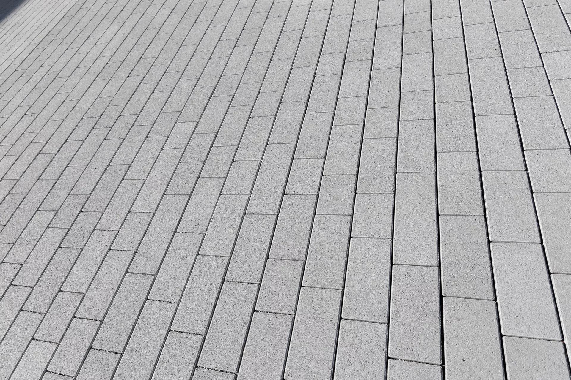 RAINA DRAIN Ökostein grau glatt leicht gefast L 20-40 cm B 15 cm H 8 cm