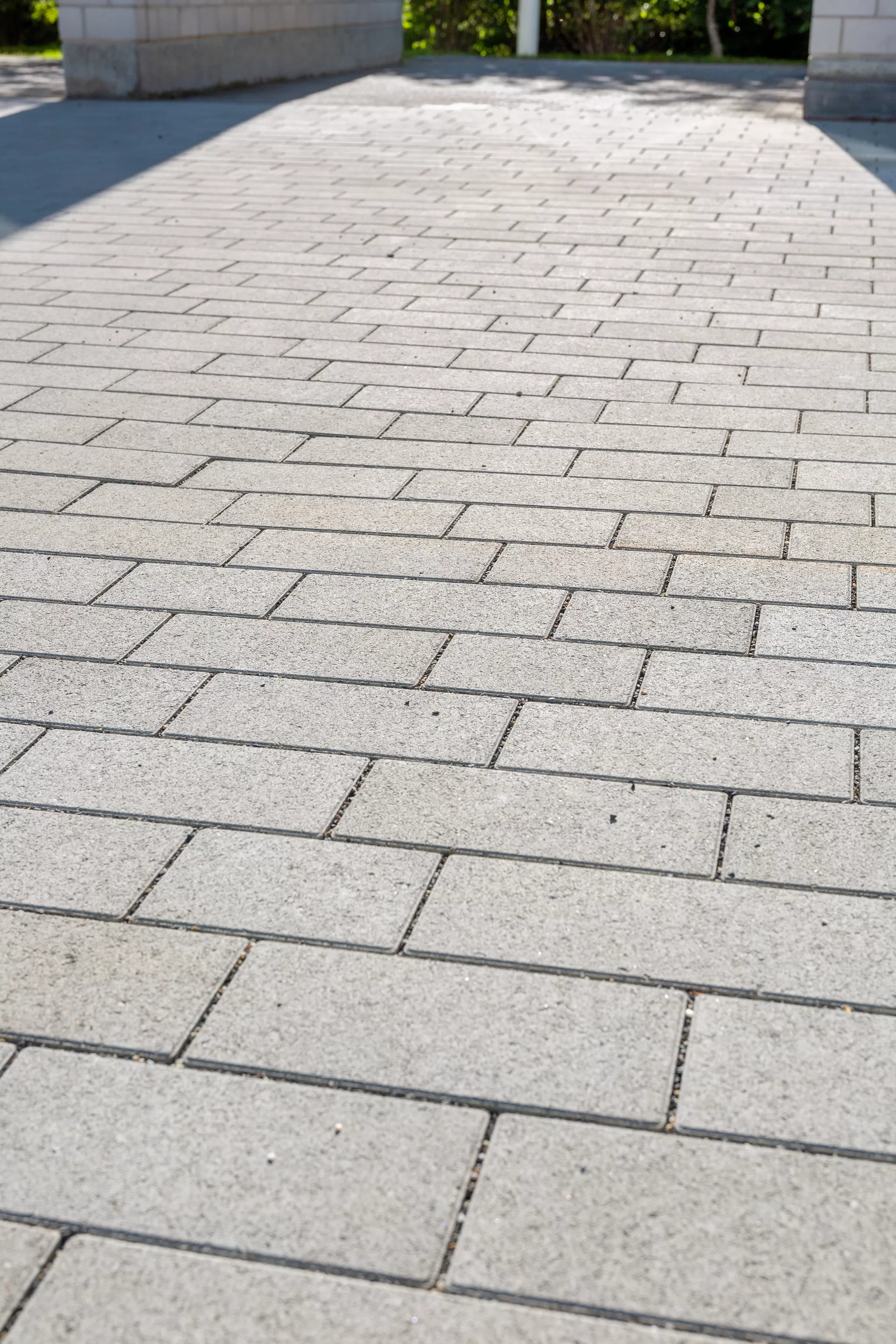 RAINA DRAIN Ökostein grau glatt leicht gefast L 20-40 cm B 15 cm H 8 cm