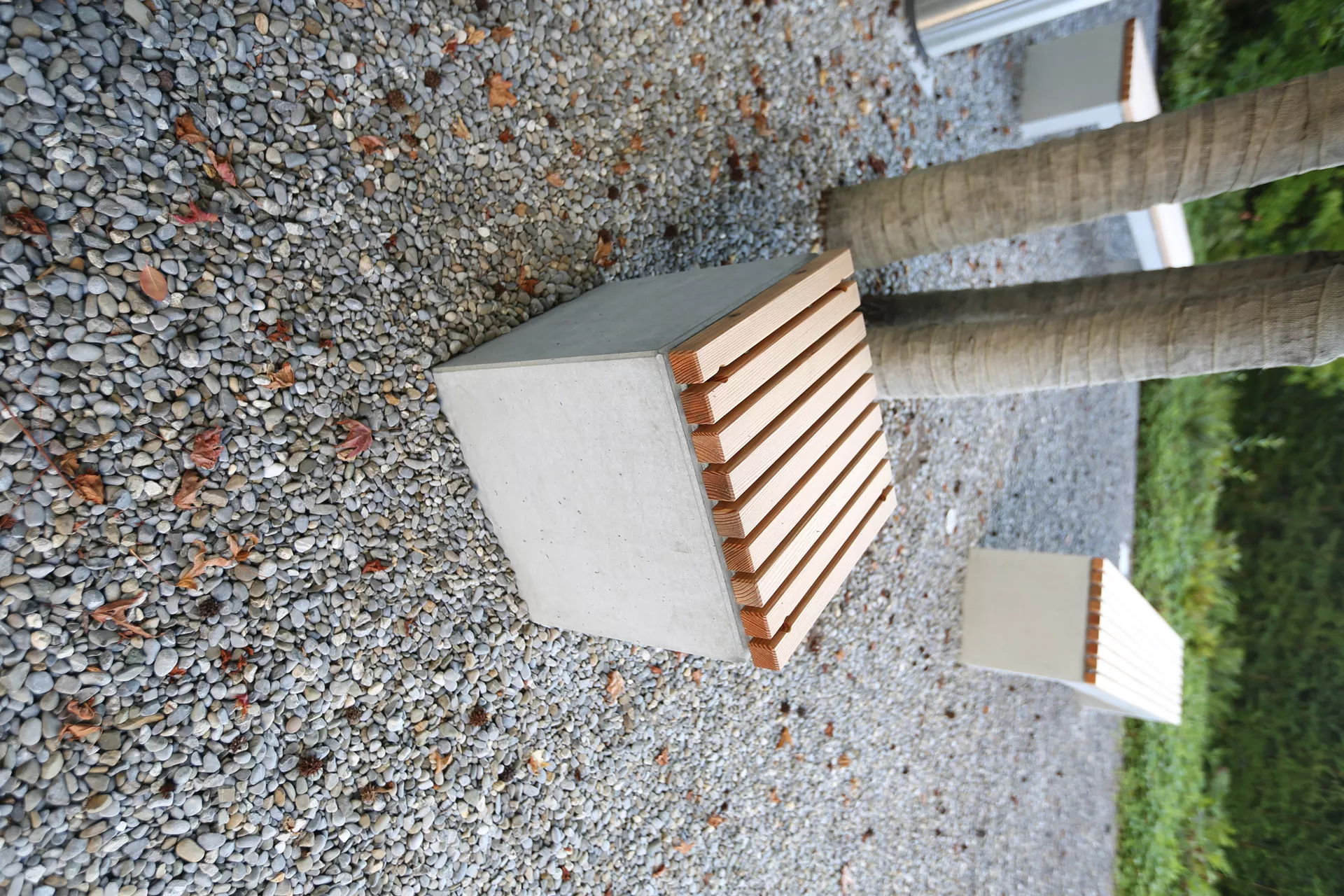 KUBUS Sitzelement mit Holzrost heavy grau glatt gefast L 45 cm B 45 cm H 50 cm