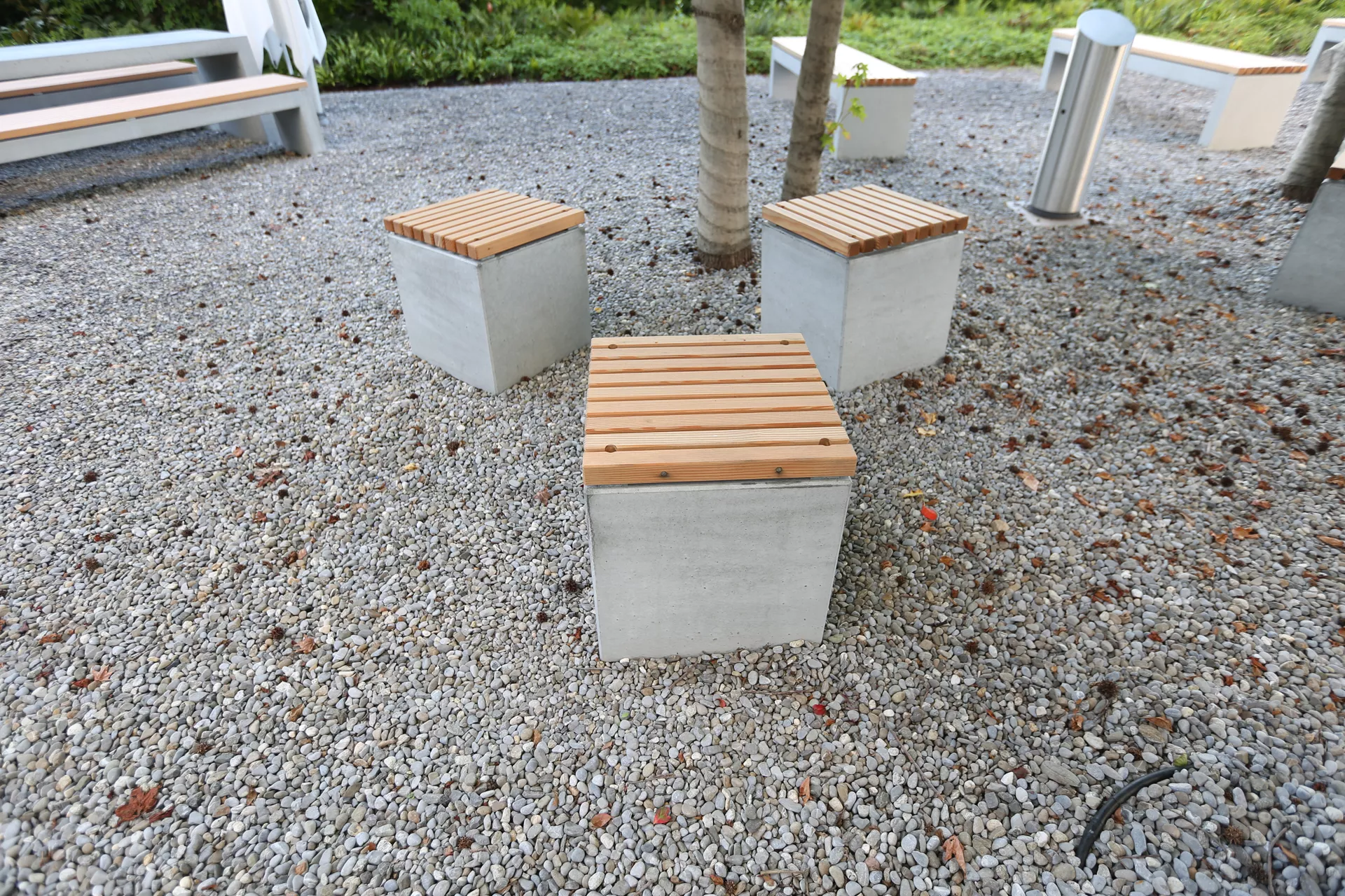 KUBUS Sitzelement mit Holzrost heavy grau glatt gefast L 45 cm B 45 cm H 50 cm