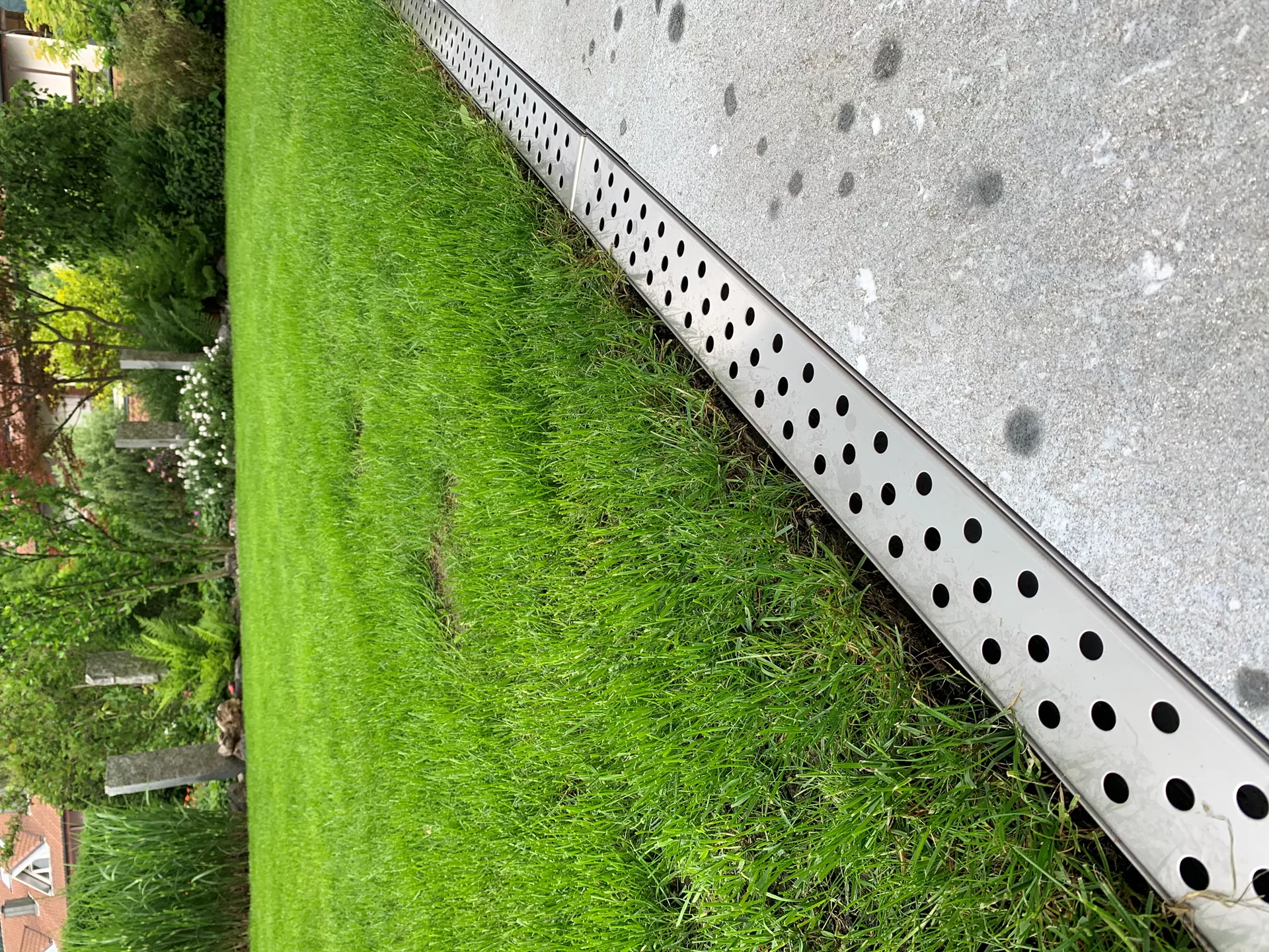 TERRAZZA Lochrost d 12 mm DN 125 begehbar CrNi-Stahl 1.5 mm L 2000 mm B 122 mm H 20 mm