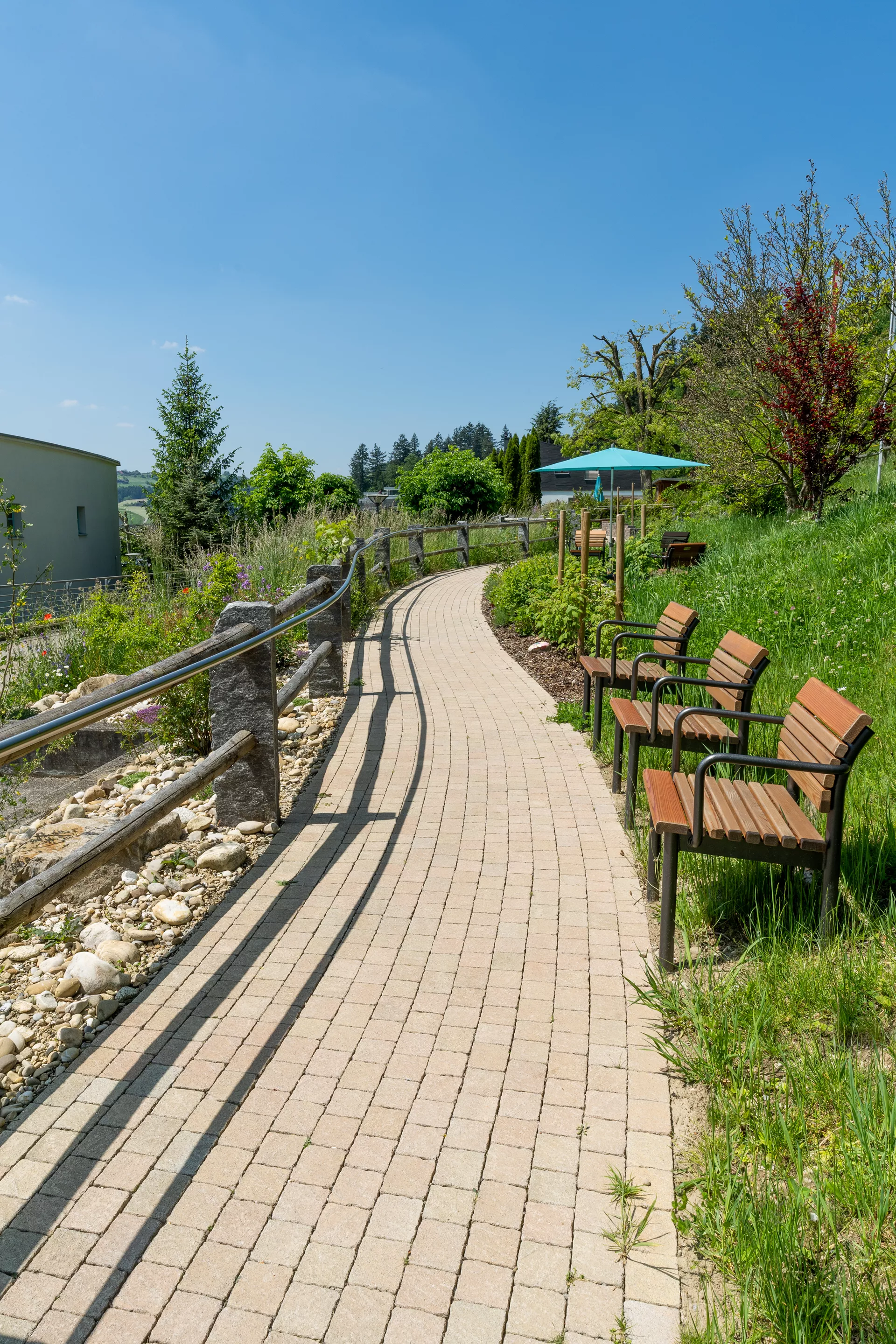 FRIEDA Pflasterstein bernstein strukturiert Kanten gebr. L 8.8-11.8 cm B 9.8 cm H 7 cm