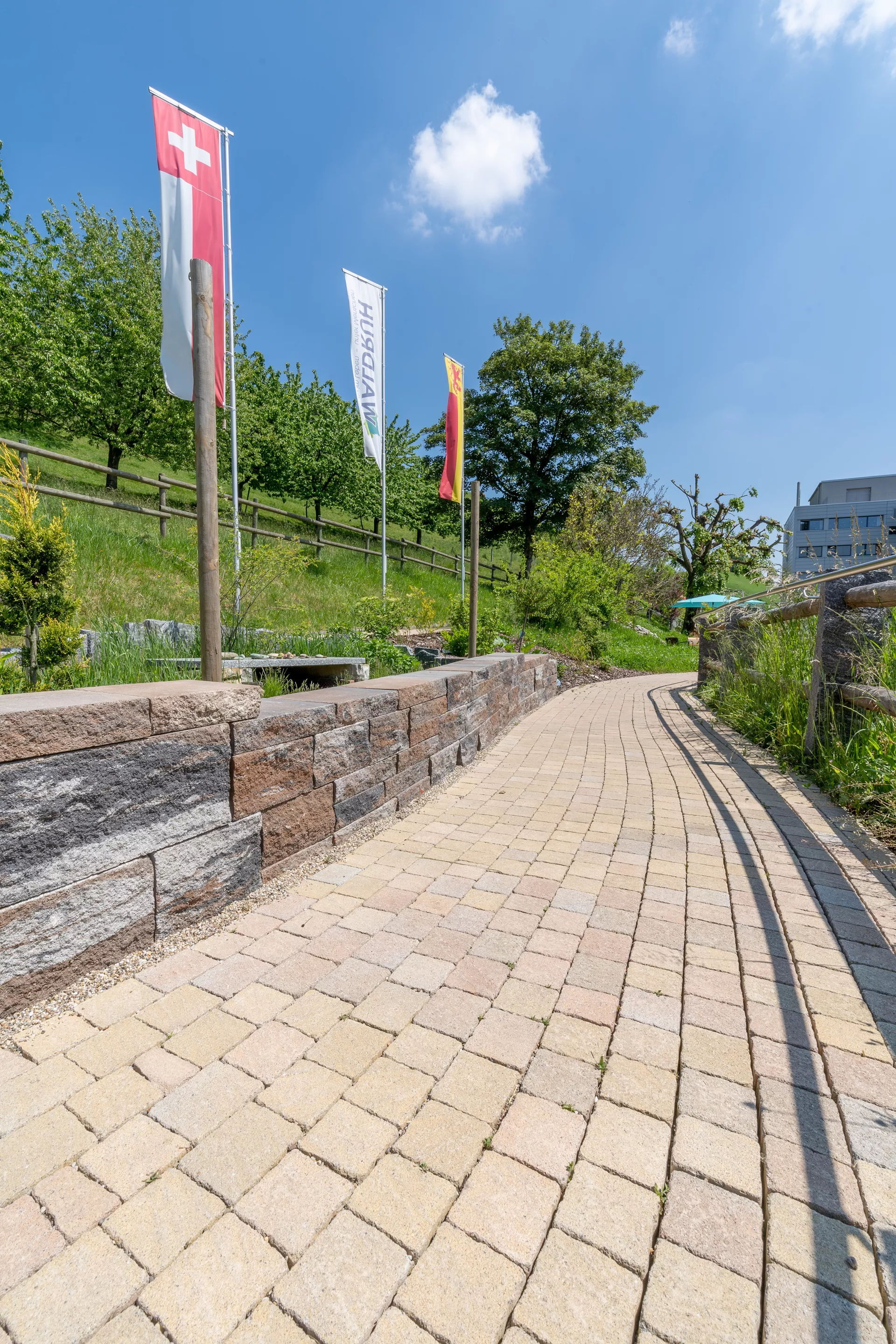 FRIEDA Pflasterstein bernstein strukturiert Kanten gebr. L 8.8-11.8 cm B 9.8 cm H 7 cm