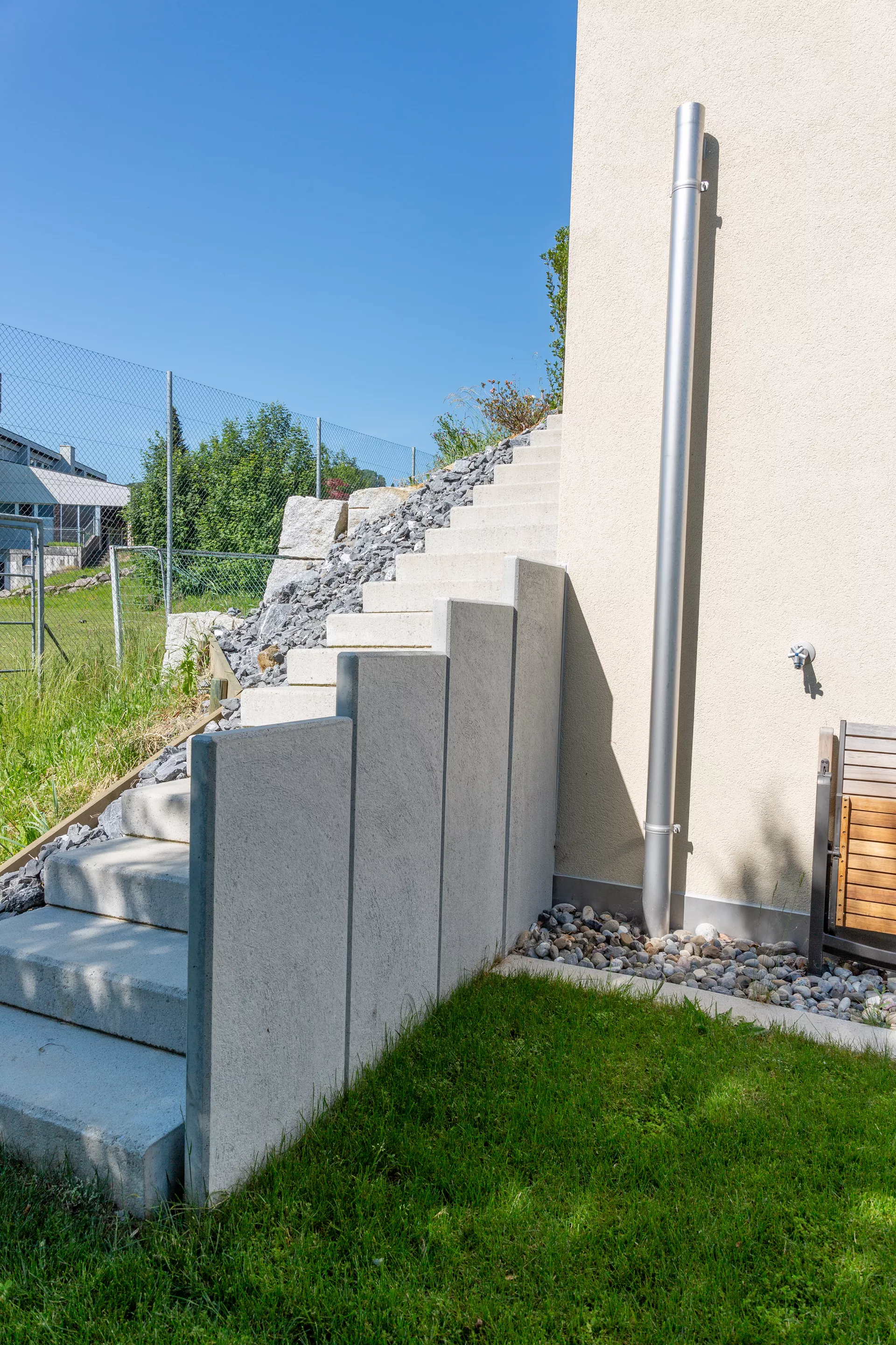 Betonlamelle bewehrt grau gefast 1-seitig glatt, 1-seitig abgerieben L 50 cm B 6 cm H 150 cm